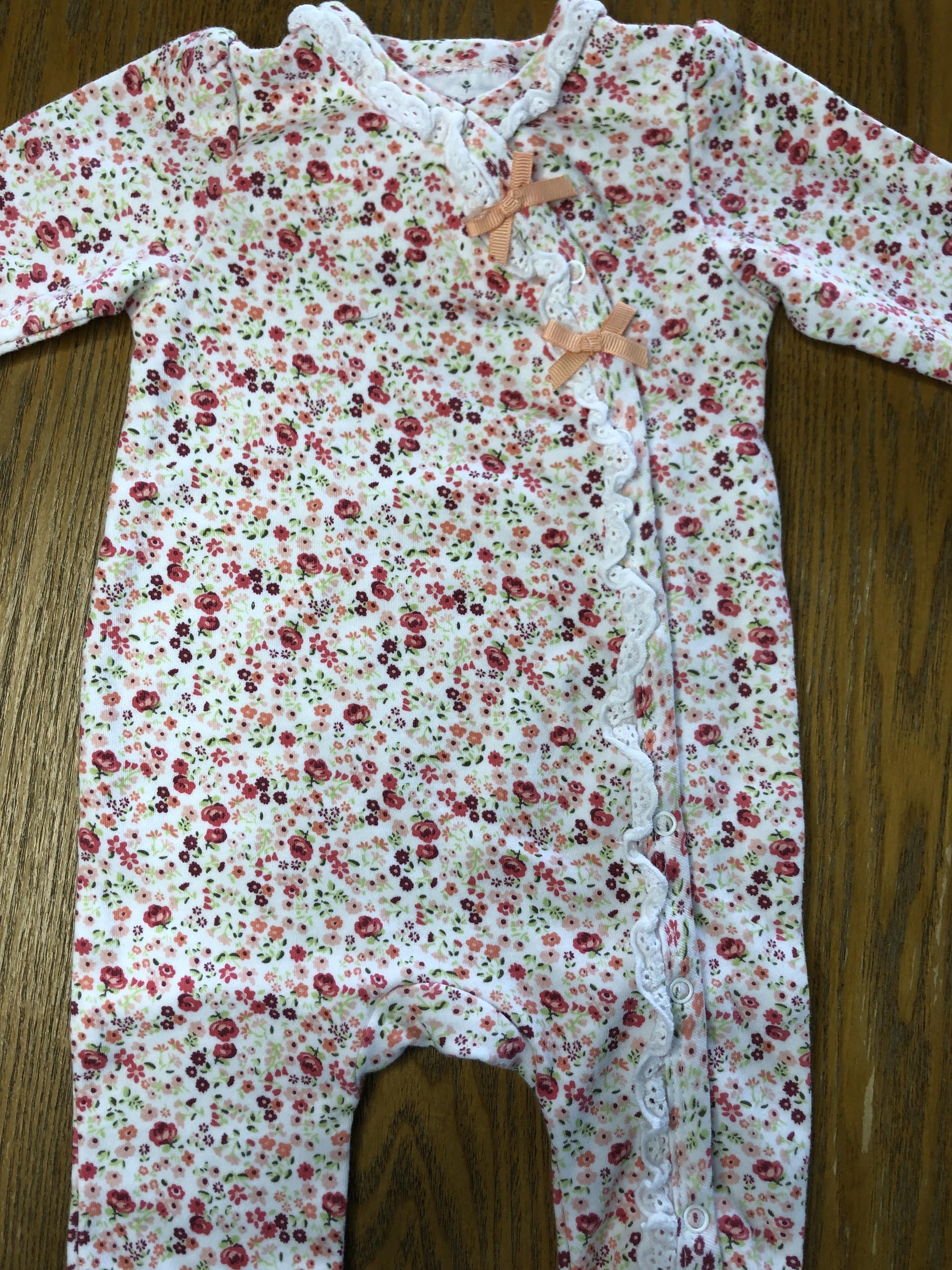 Laura Ashley Girls White | Pink floral Pajamas Size: 6-9 months White | Pink floral