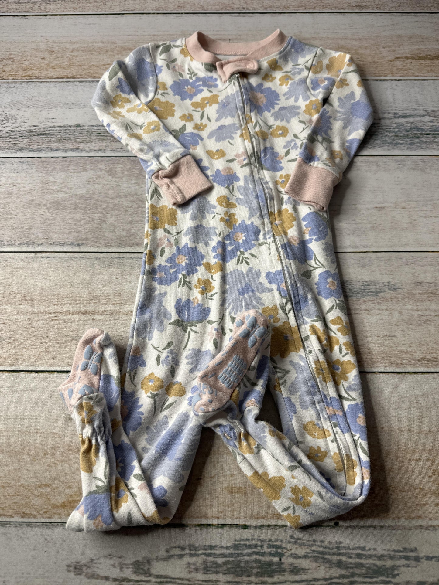 Honest Co Girls White | purple | Light Blue | Yellow Pajamas Size: 18 months White | purple | Light Blue | Yellow