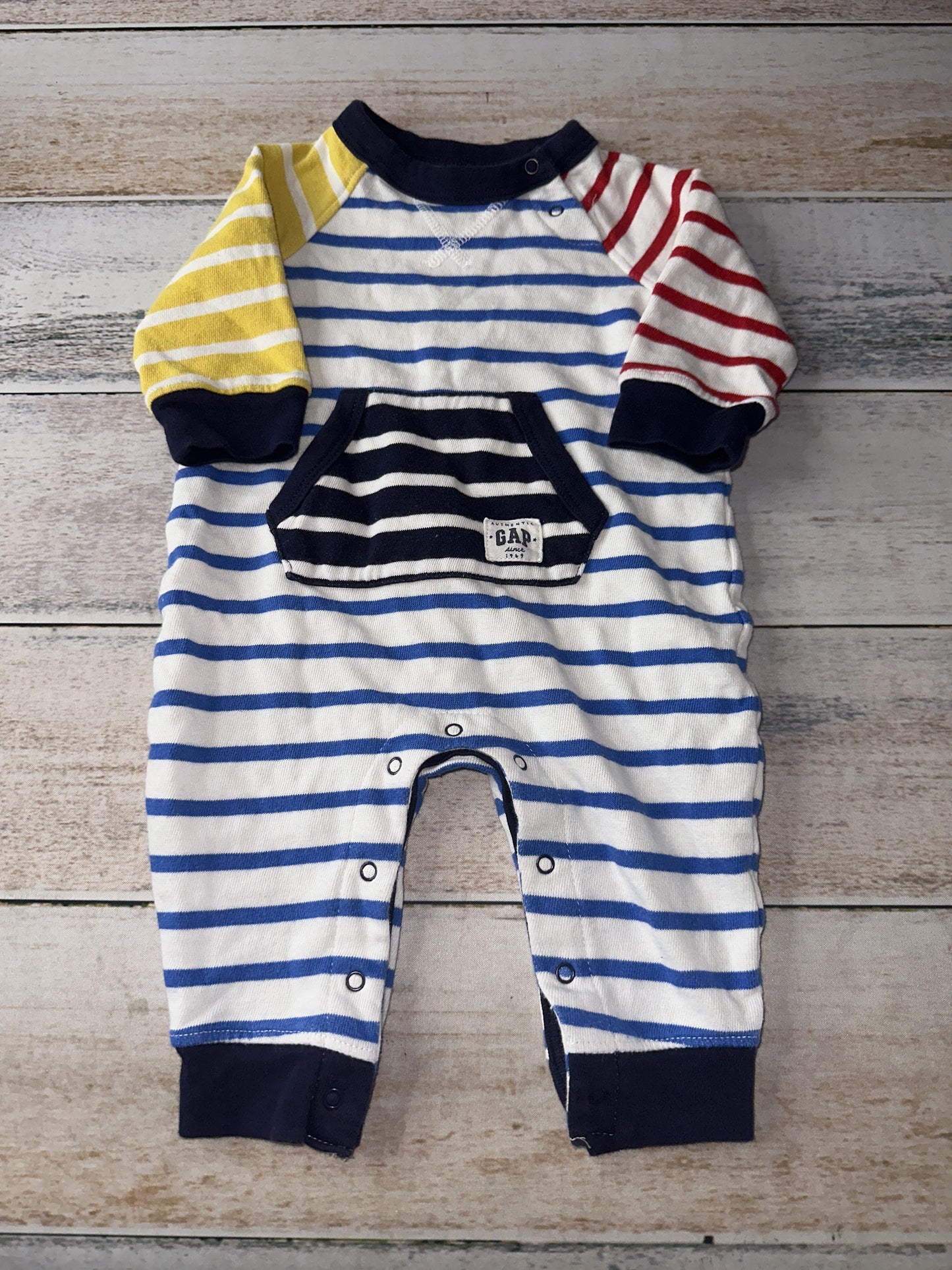 Gap Boys White | Red | Yellow | Blue | Striped Long Sleeve Outfit Size: 3-6 months White | Red | Yellow | Blue | Striped