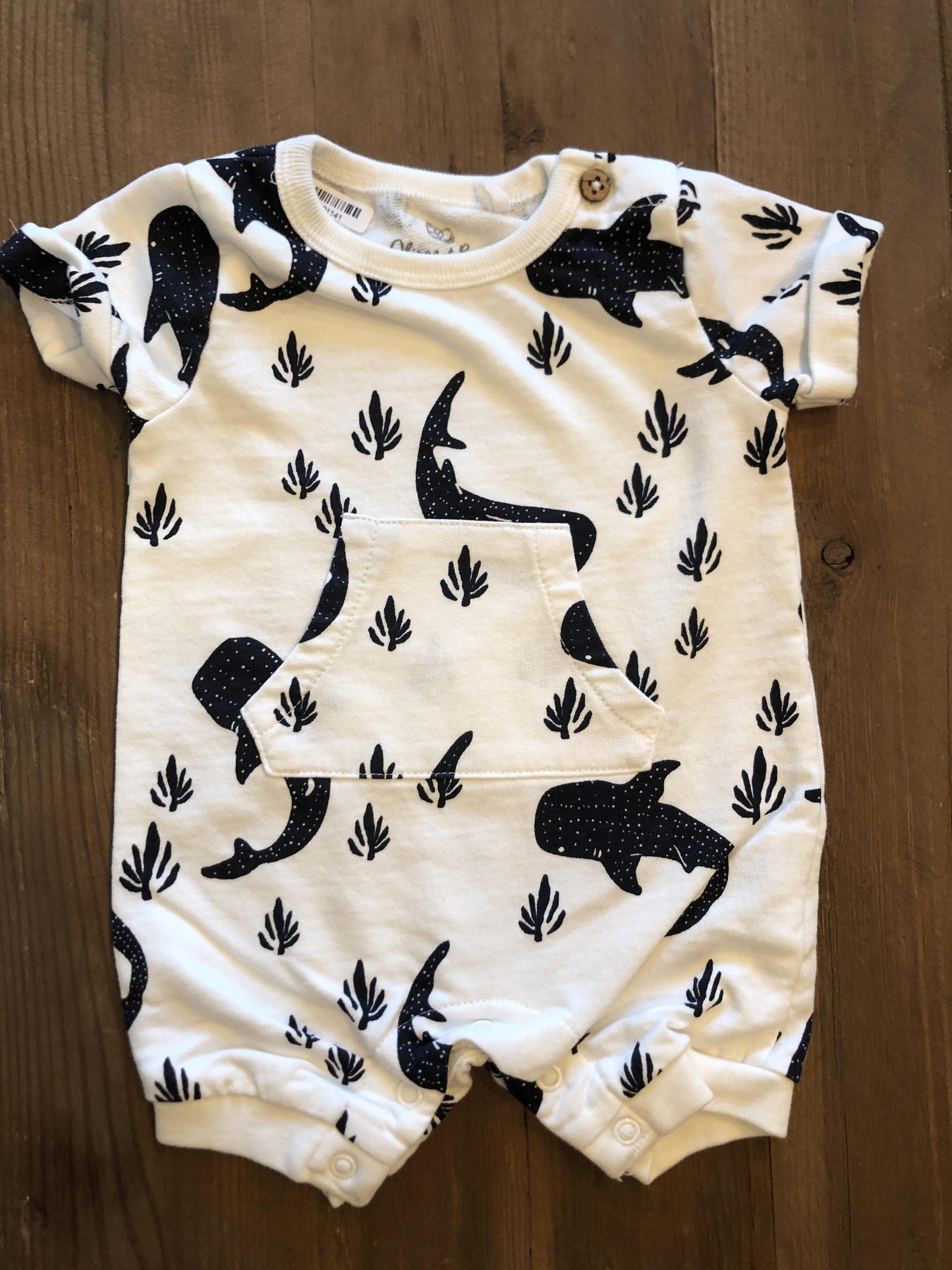Oliver & Rain Unisex White | whales Shorts Size: Newborn White | whales