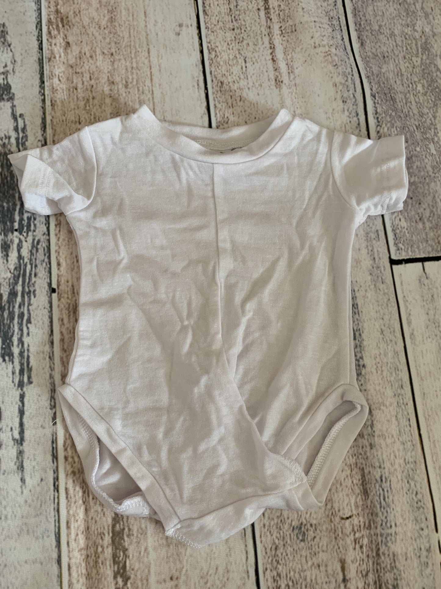 Peasy Unisex White Onesie Size: Newborn White