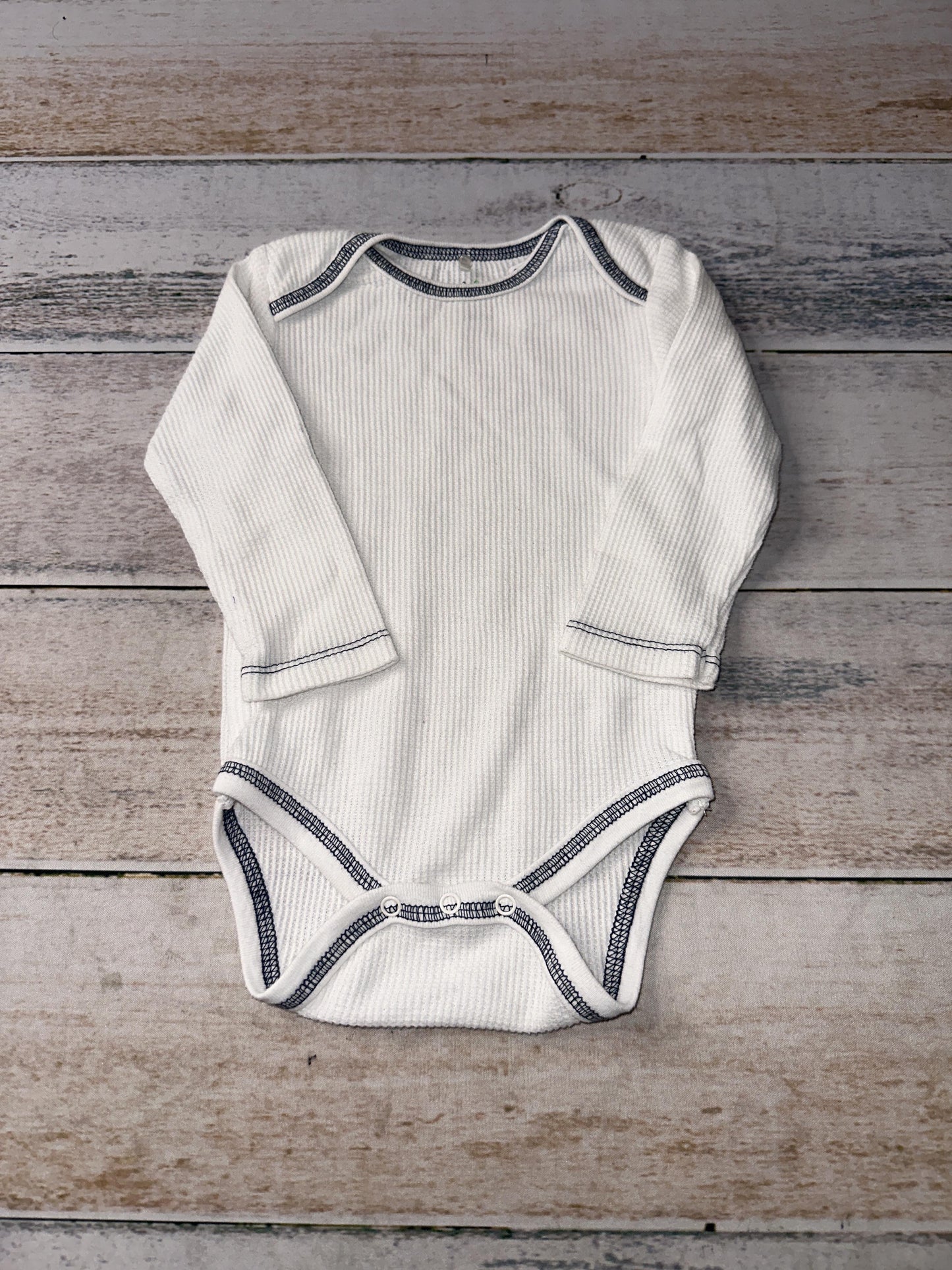 Chick Pea Unisex White Onesie Size: 3-6 months White