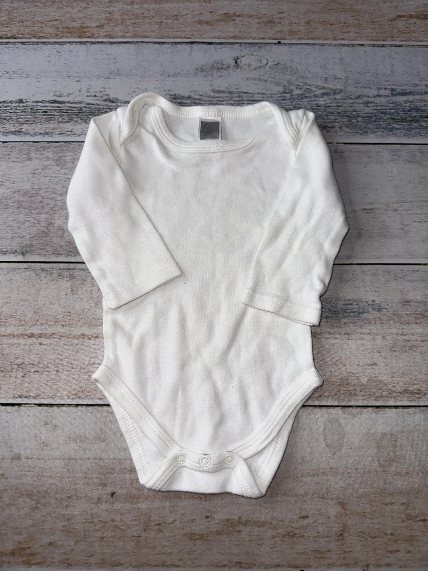 Unisex White Onesie Size: 0-3 months White