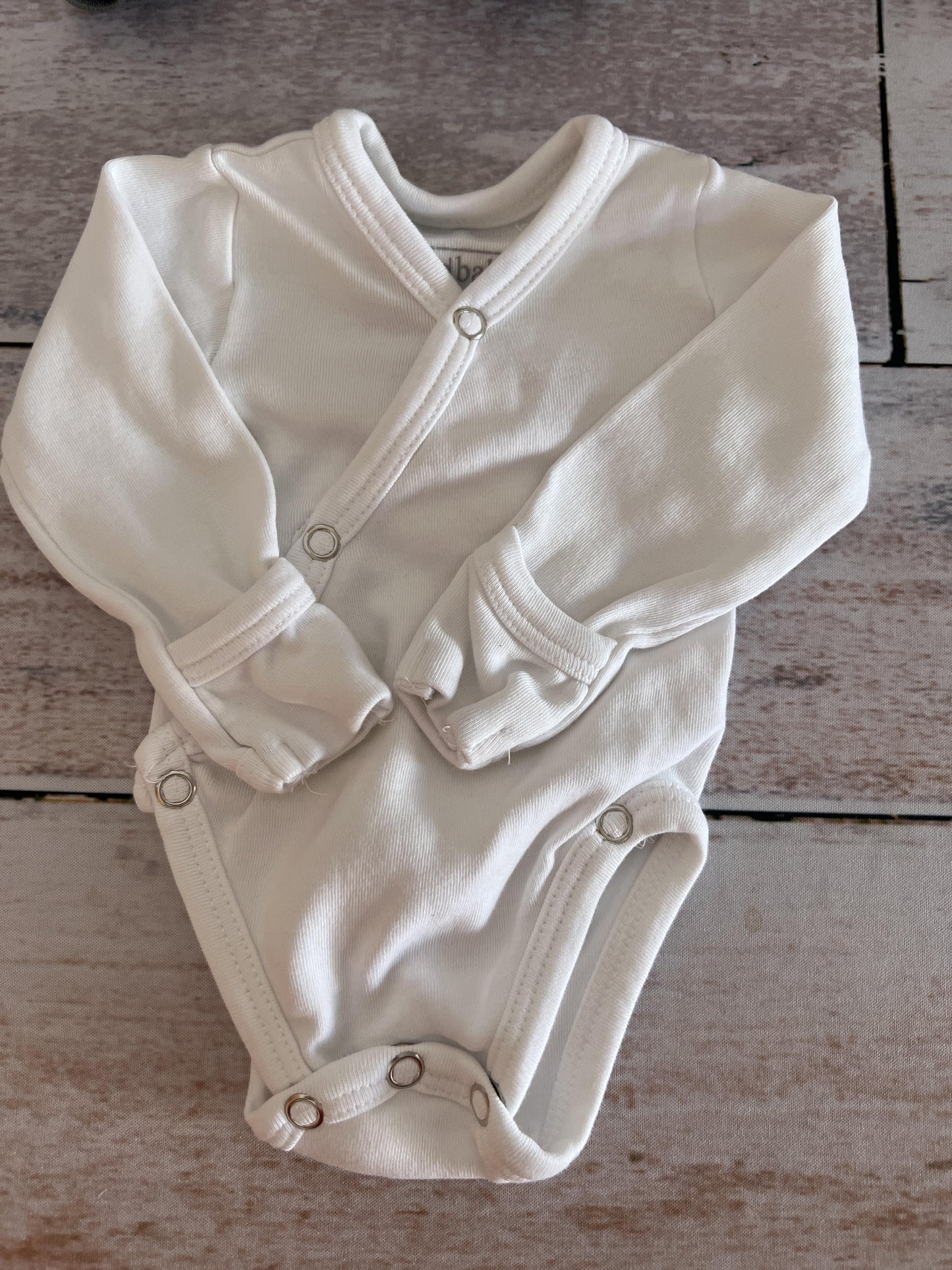 Loved Baby Unisex White Onesie Size: Newborn White