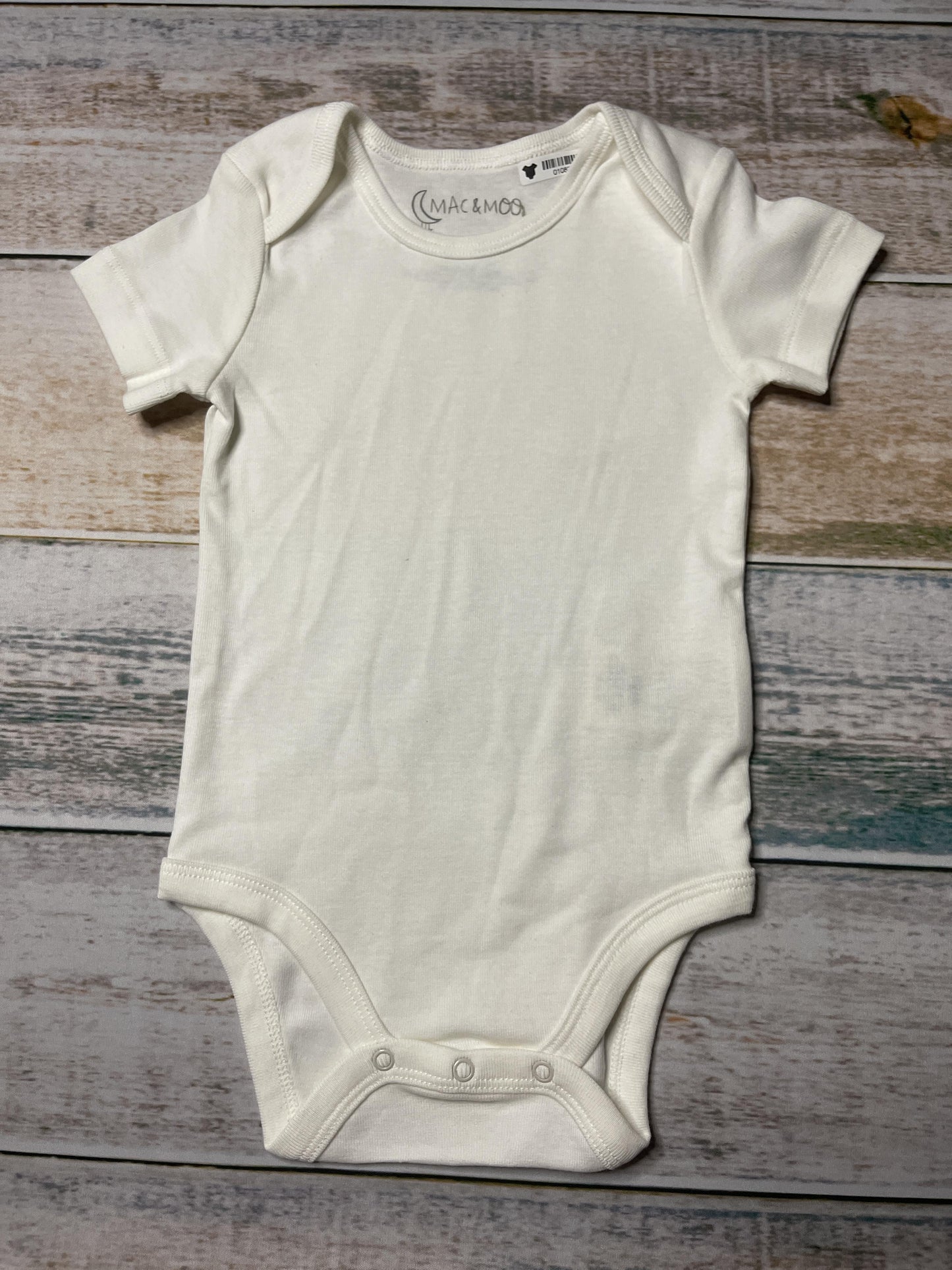 Mac & Moon Unisex White Onesie Size: 12 months White