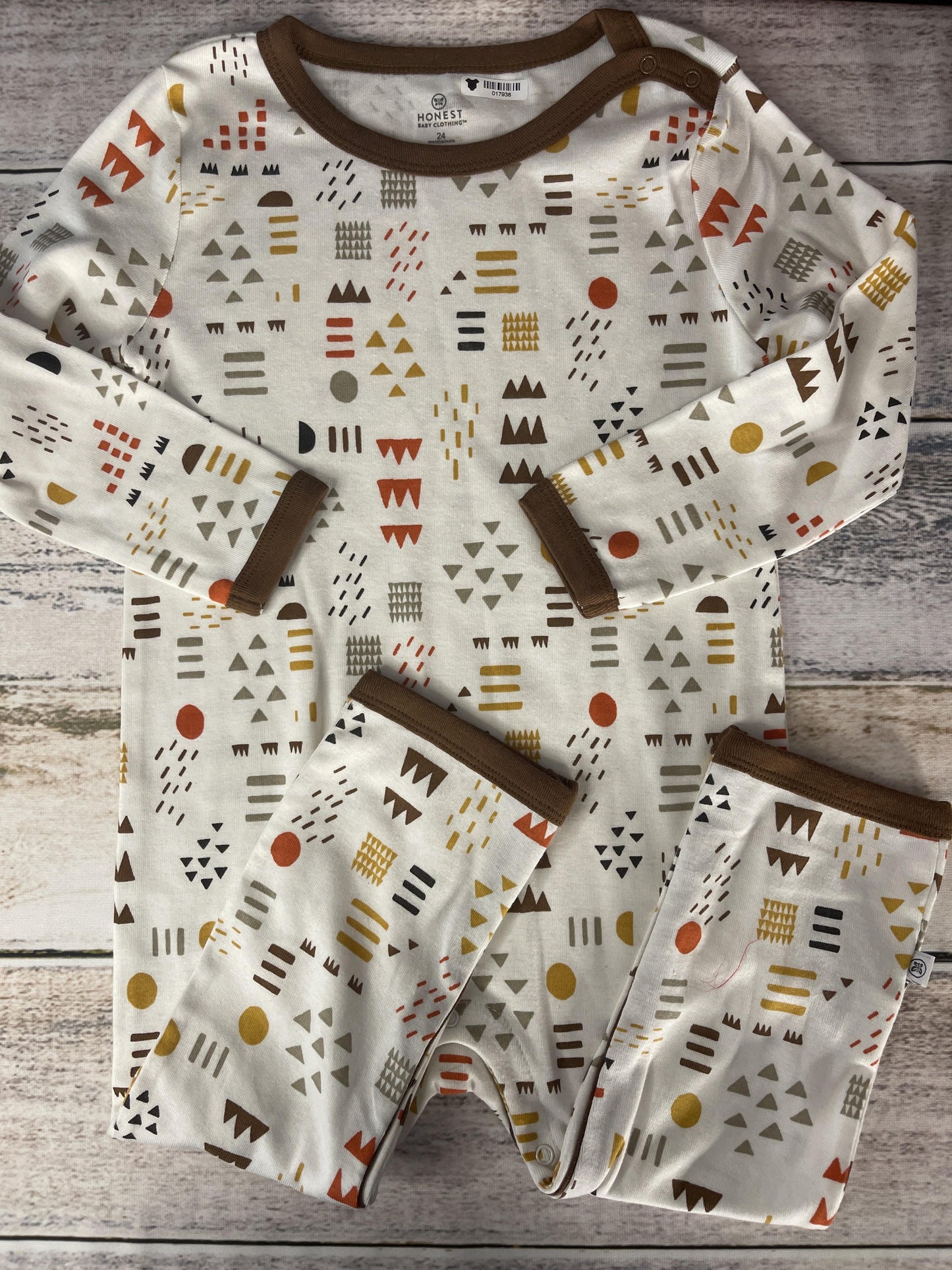 Honest Co Boys Wool White | Brown | orange | Yellow Long Sleeve Outfit Size: 18-24 months Wool White | Brown | orange | Yellow