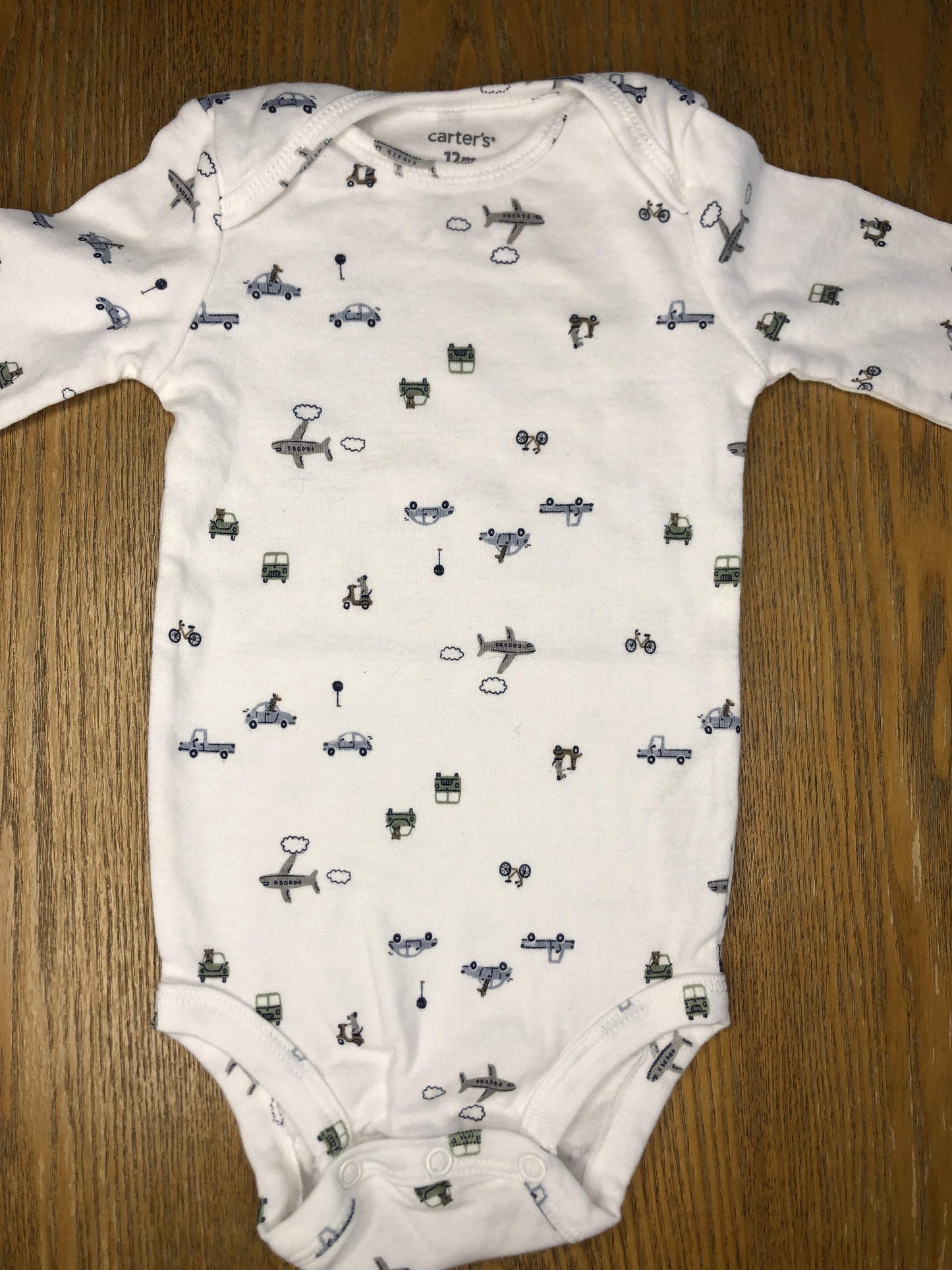 Carters Boys Wool White | light green | Light Blue Onesie Size: 12 months Wool White | light green | Light Blue