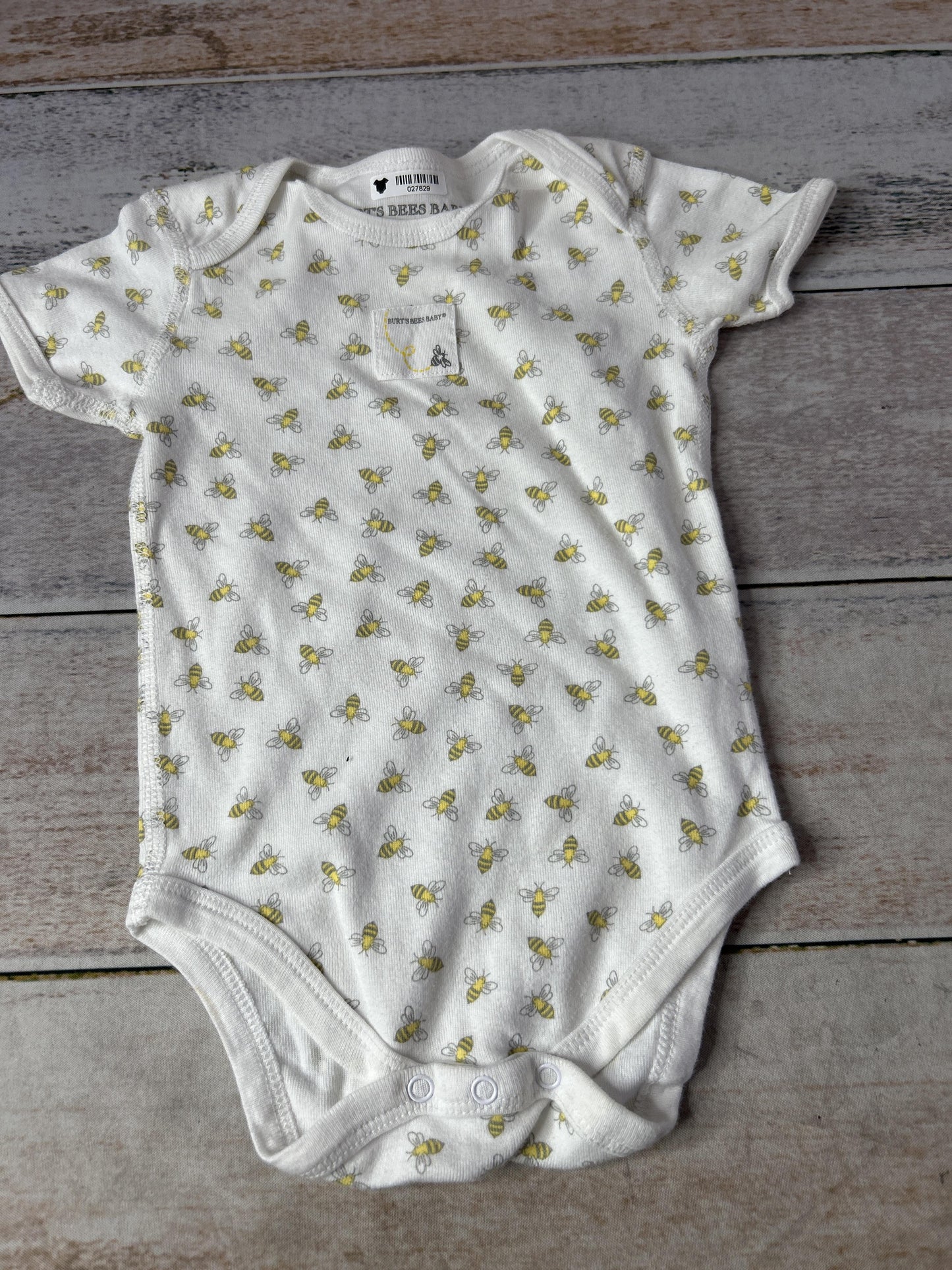 Burt's Bees Unisex Yellow | White Onesie Size: 3-6 months Yellow | White