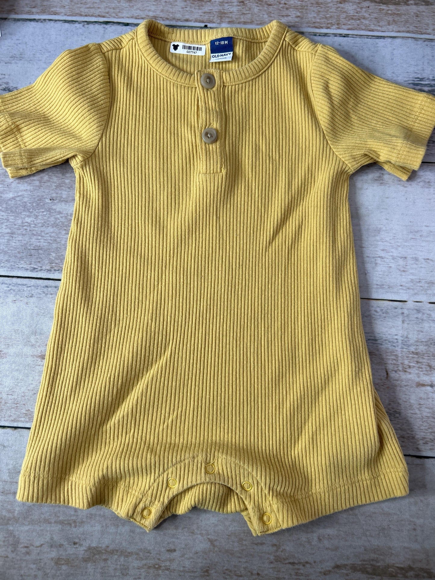 Unisex Yellow Romper Size: 12-18 months Yellow