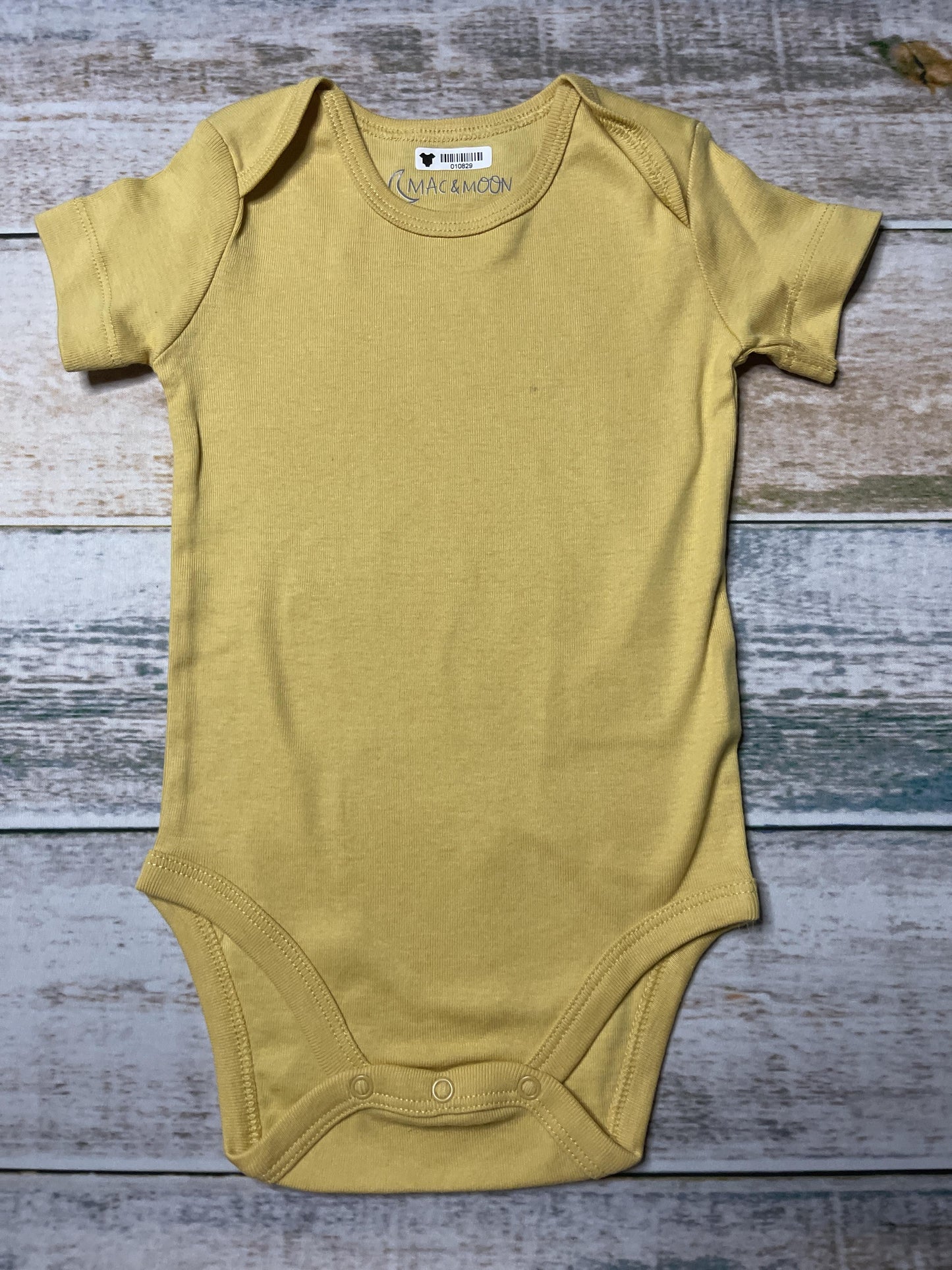 Mac & Moon Unisex Yellow Onesie Size: 12 months Yellow