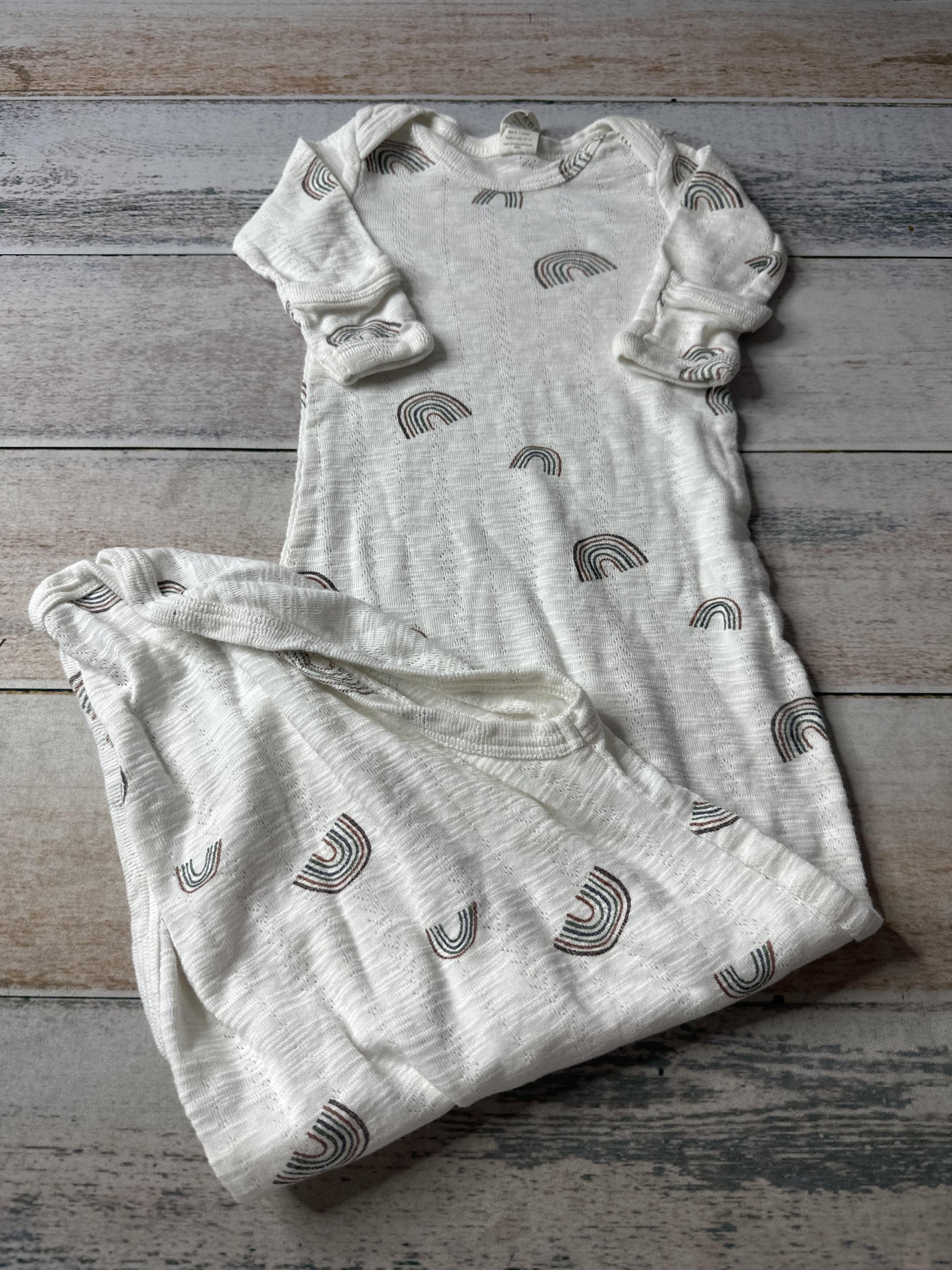 Kate Quinn Unisex Nightgown Size: 0-3 months