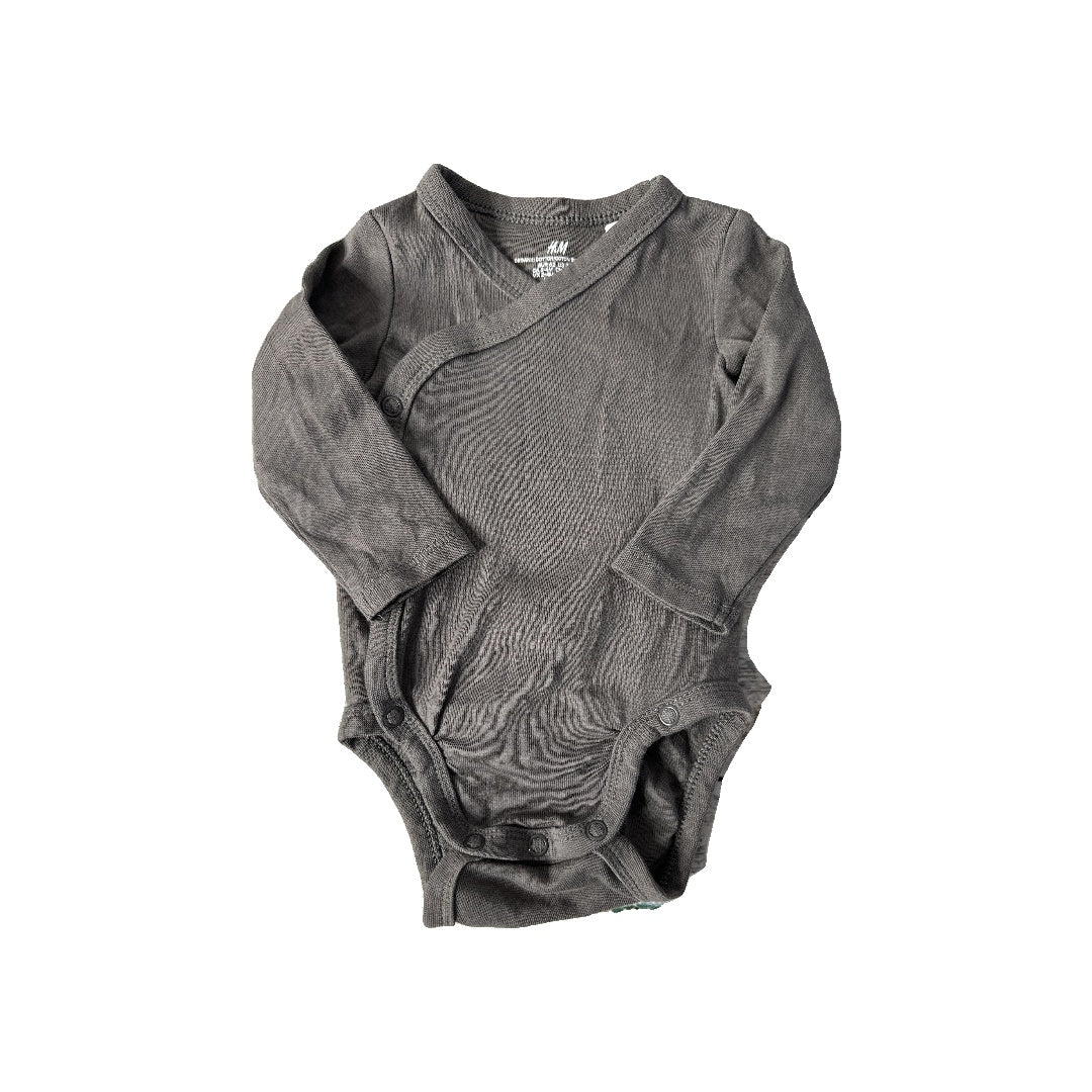 Unisex Onesie Size: 0-3 months