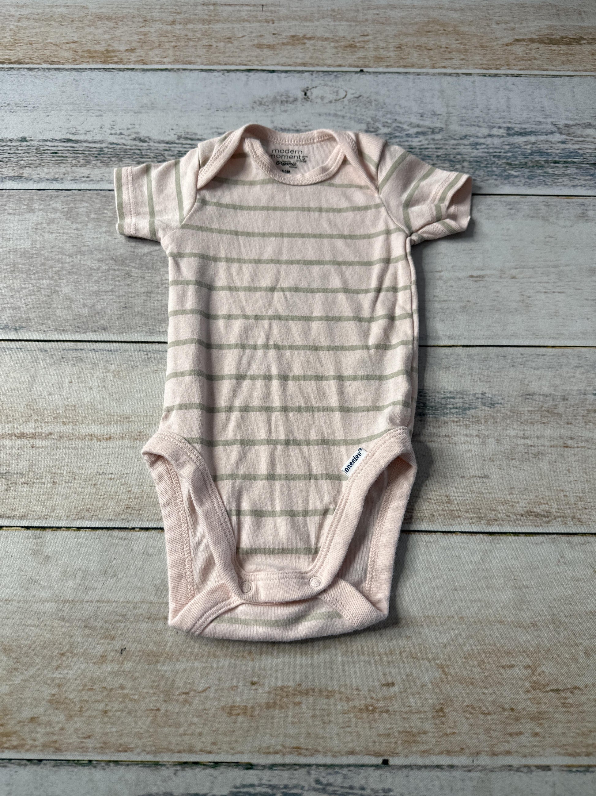 Unisex Onesie Size: 0-3 months