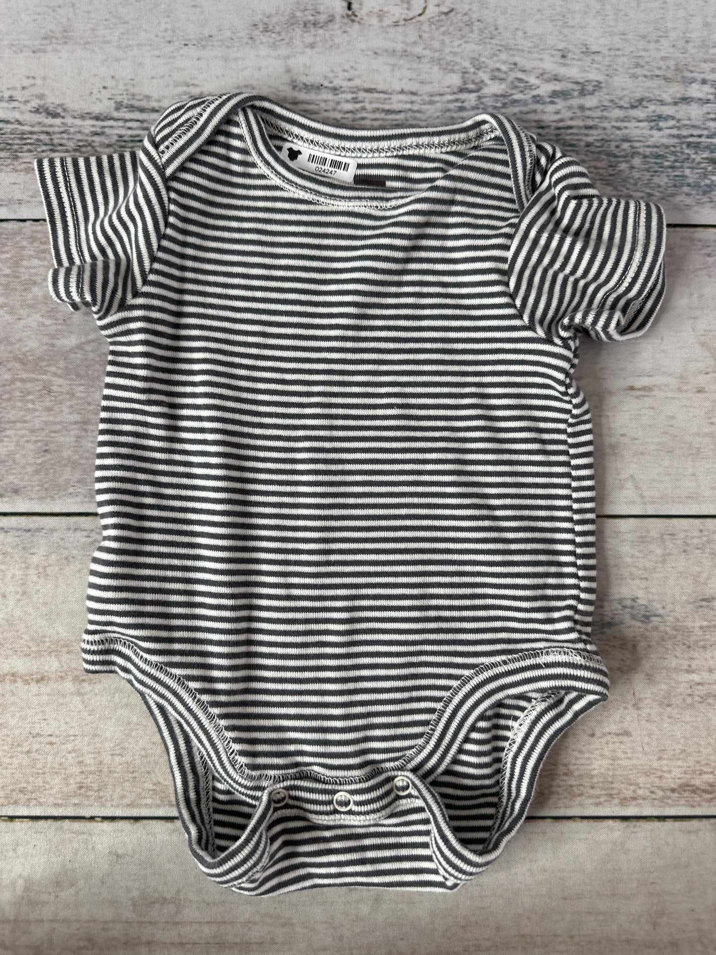 Tea Unisex Onesie Size: 0-3 months