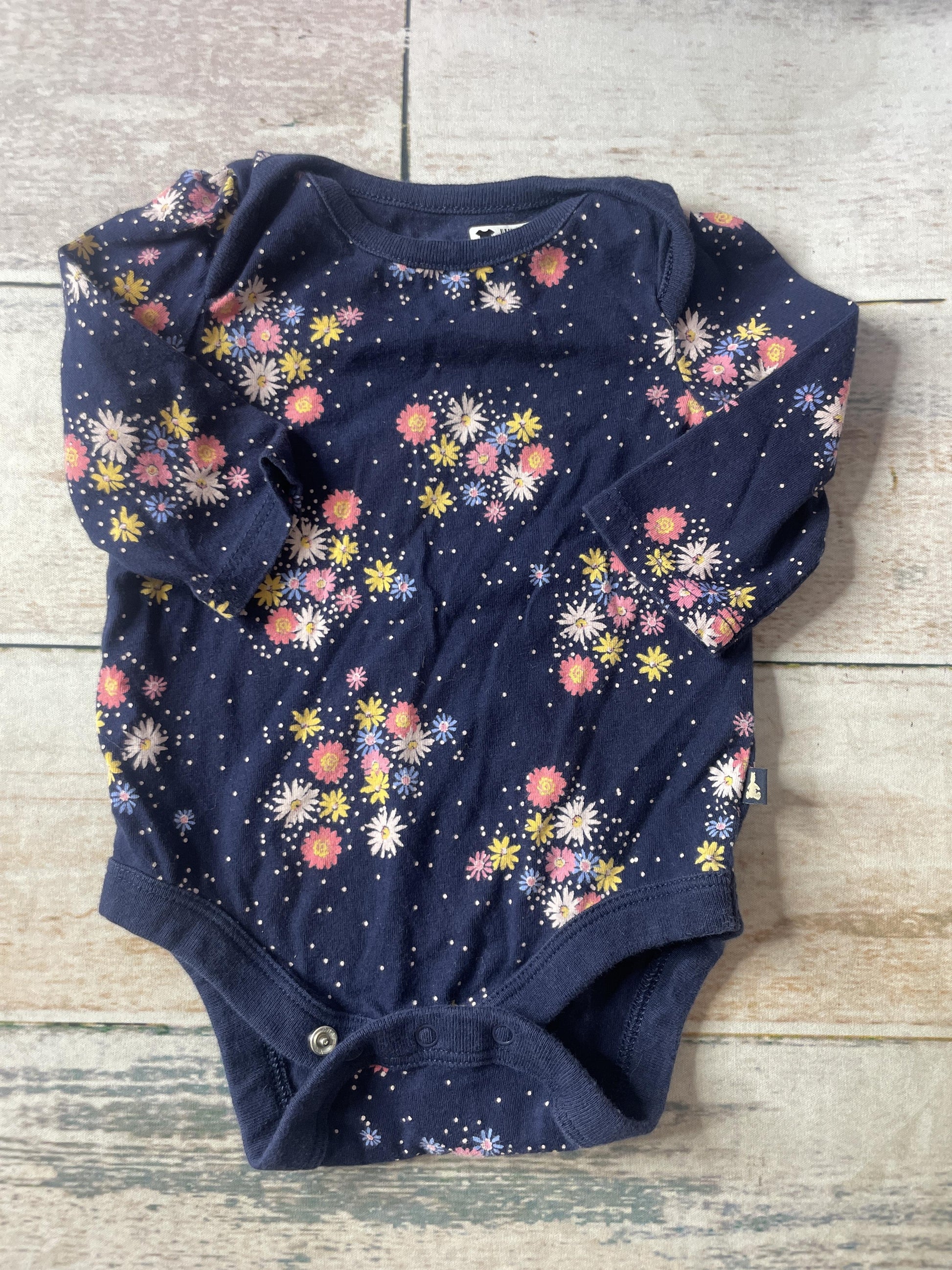 Unisex Onesie Size: 0-3 months