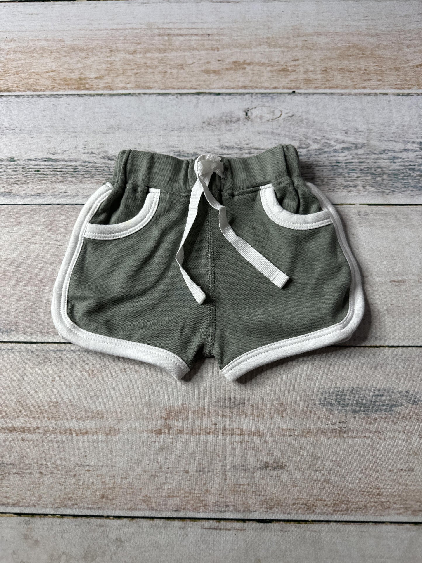 Sapling Unisex Shorts Size: 0-3 months