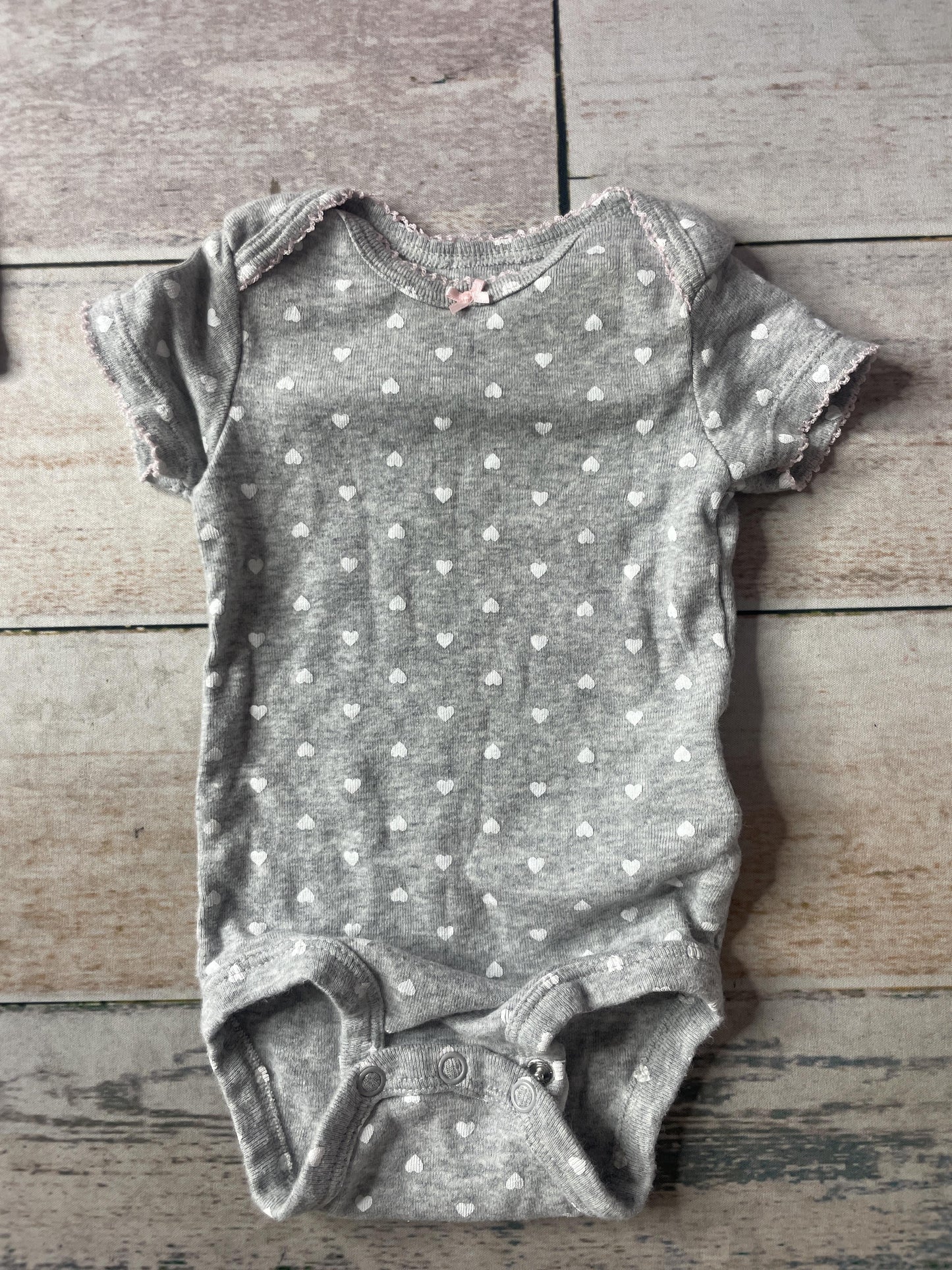 Carters Unisex Onesie Size: 0-3 months