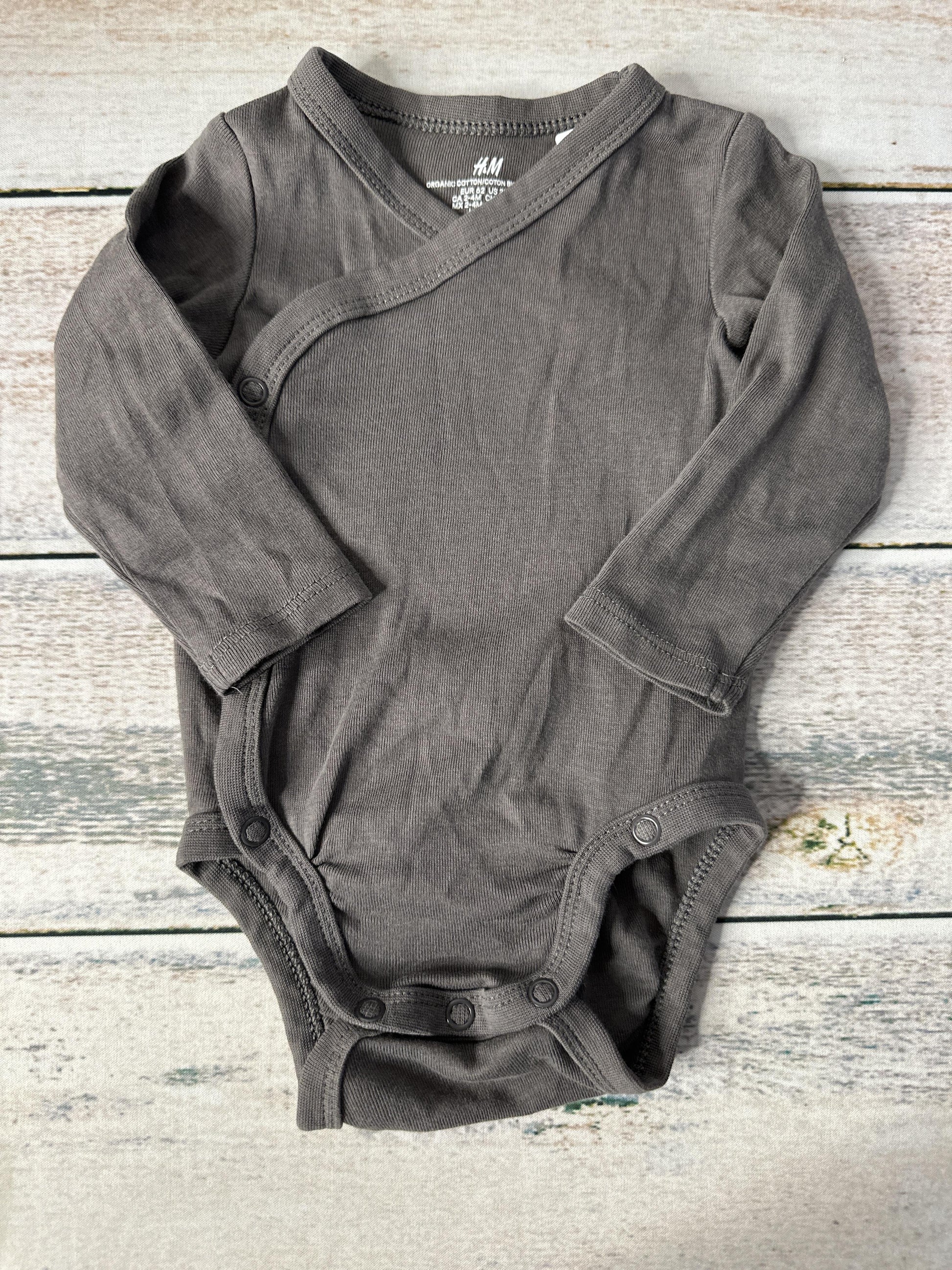 Unisex Onesie Size: 0-3 months