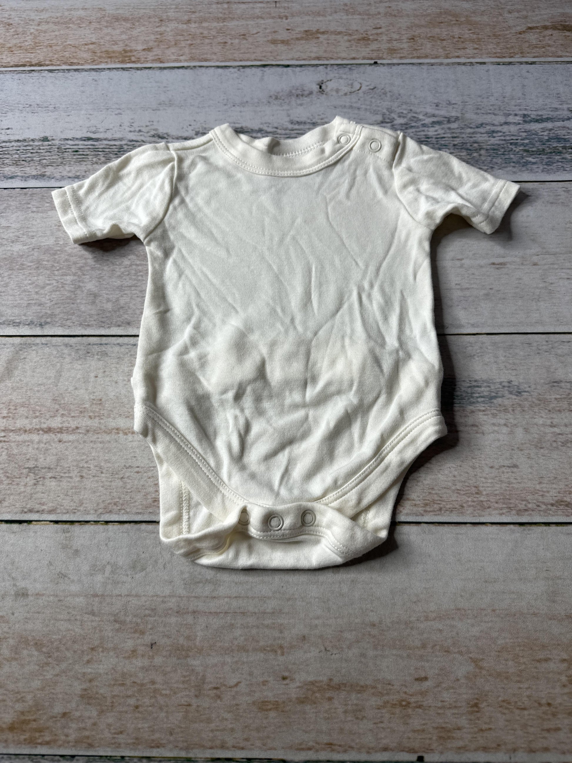 Goumi Unisex Onesie Size: 0-3 months