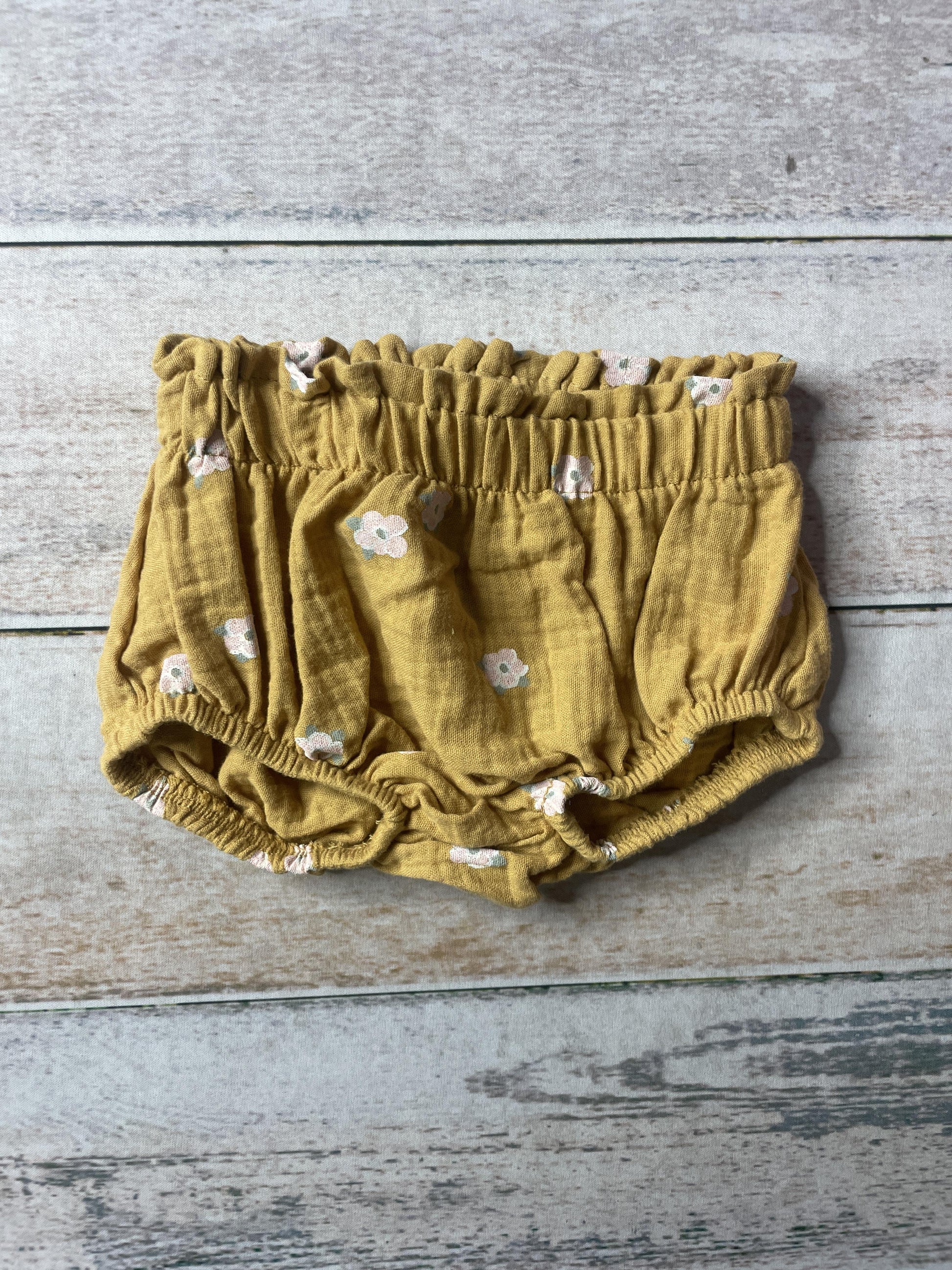 Grayson mini Unisex Shorts Size: 0-3 months