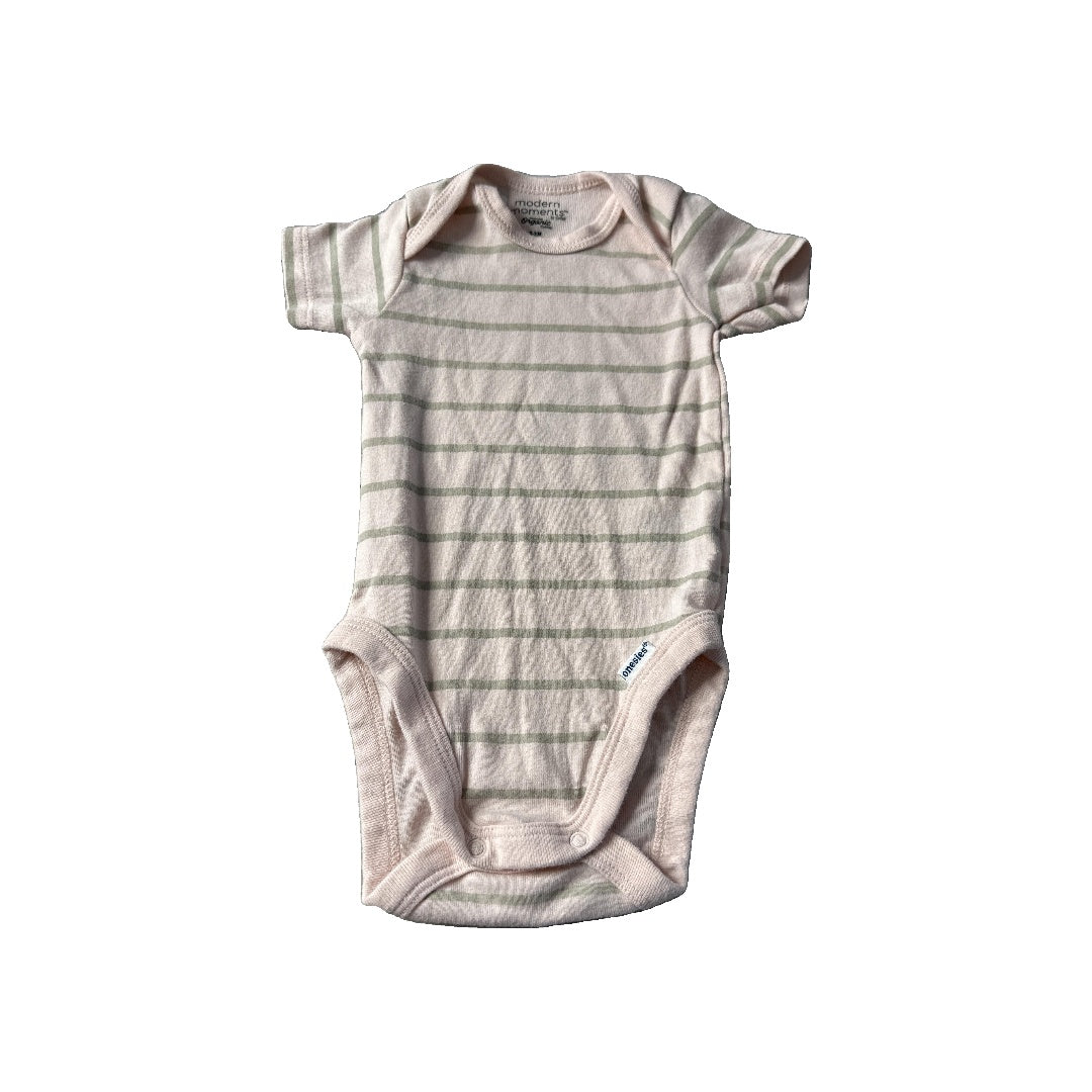 Unisex Onesie Size: 0-3 months
