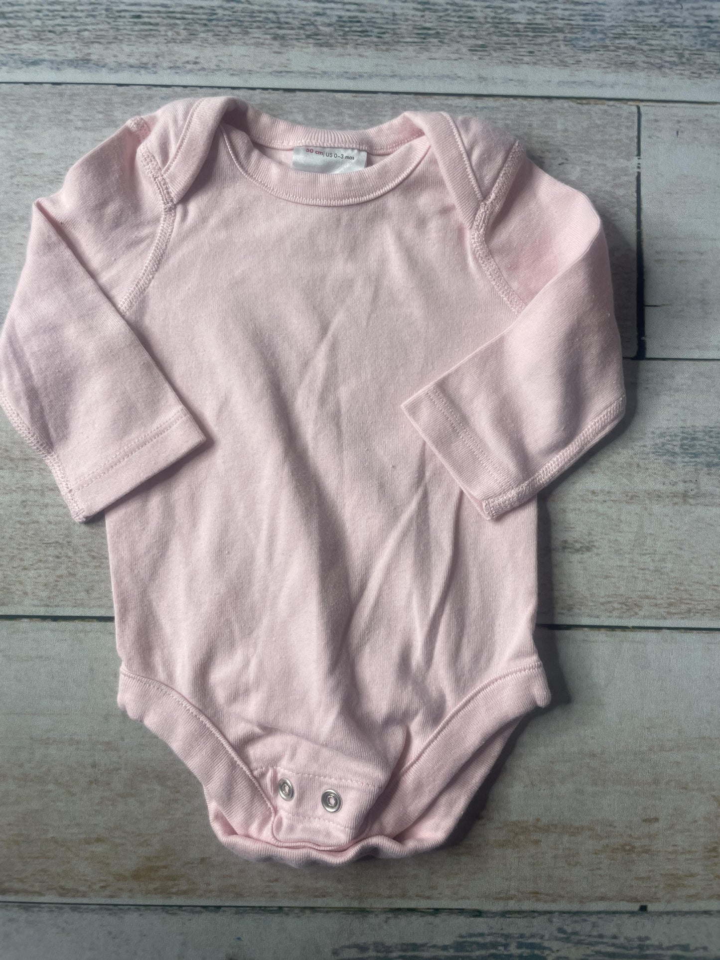 Unisex Onesie Size: 0-3 months