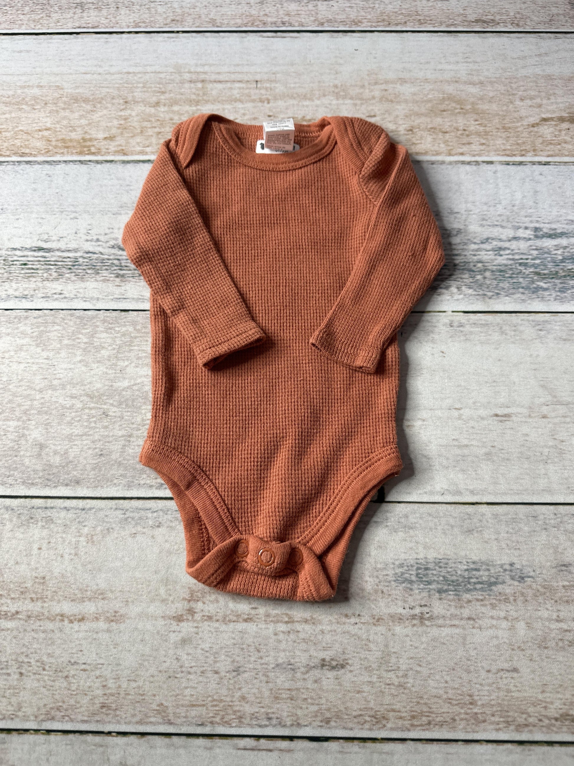 Baby Kiss Unisex Onesie Size: 0-3 months