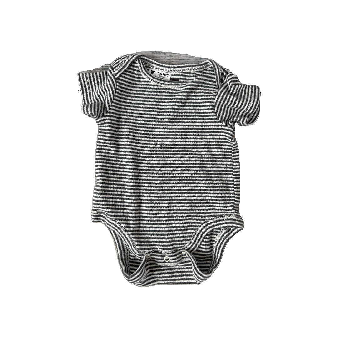 Tea Unisex Onesie Size: 0-3 months