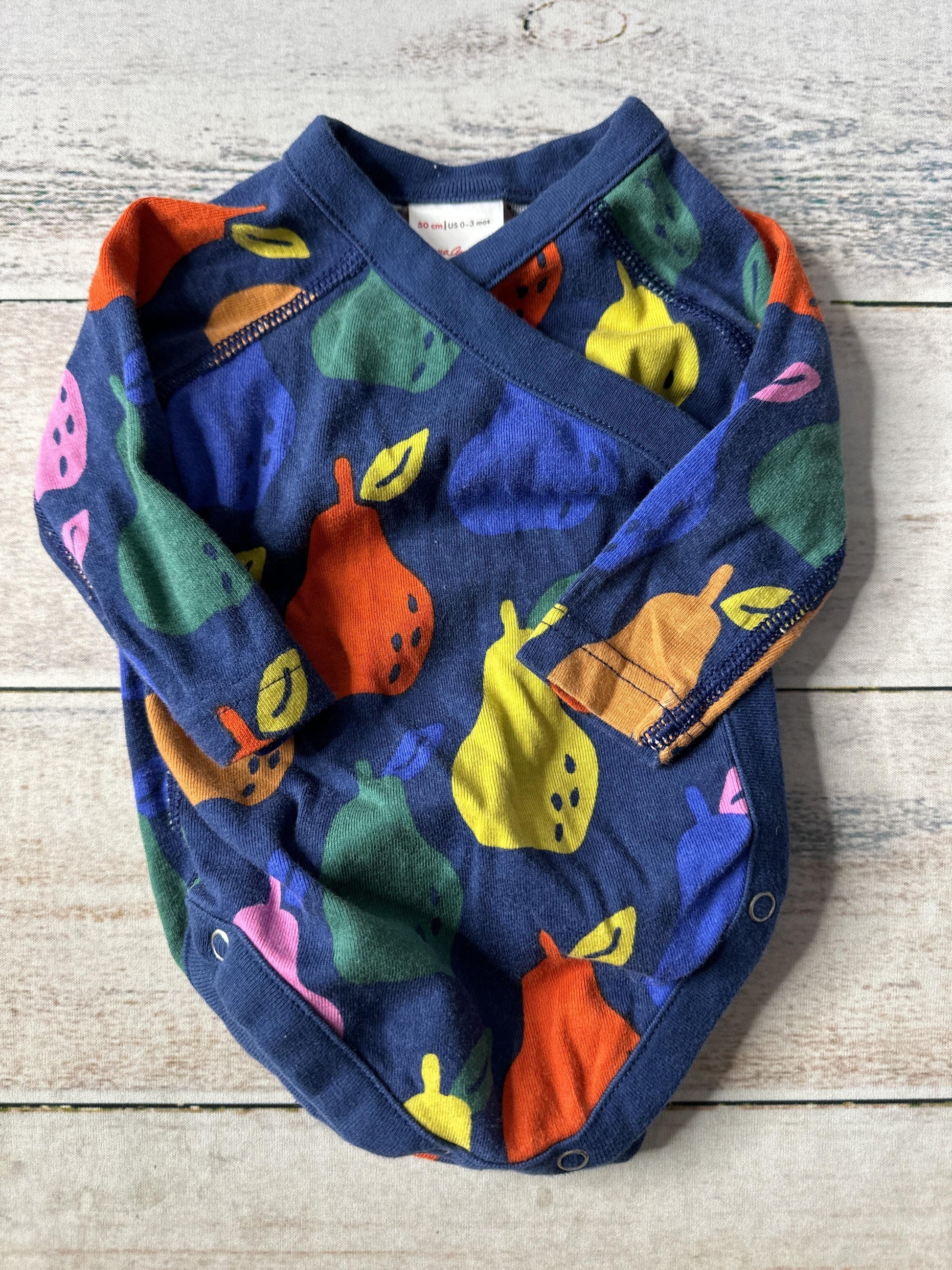 Unisex Onesie Size: 0-3 months