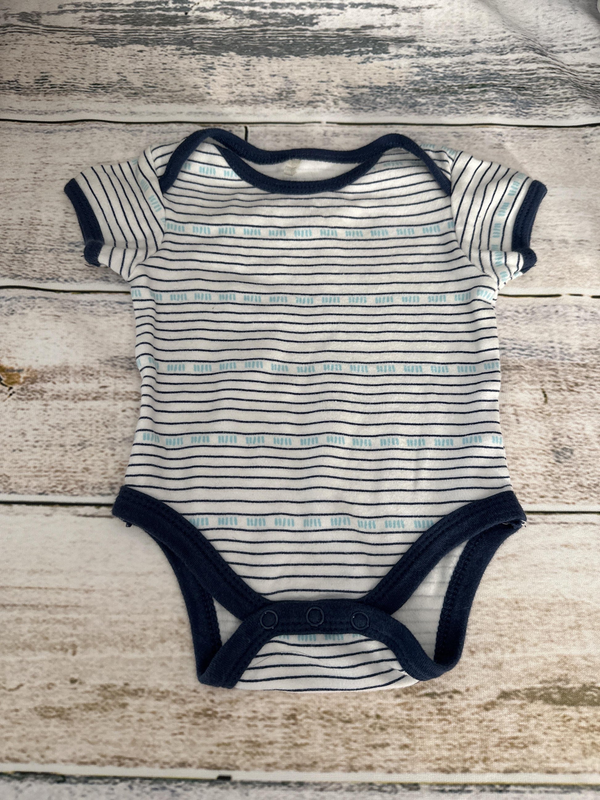 Unisex Onesie Size: 0-3 months