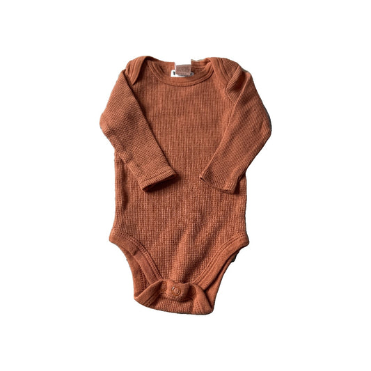 Baby Kiss Unisex Onesie Size: 0-3 months