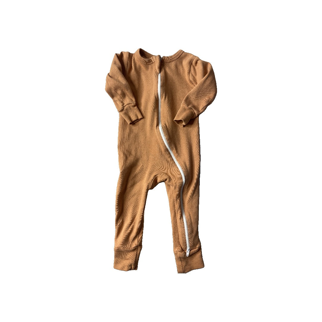 Unisex Long Sleeve Outfit Size: 12-18 months