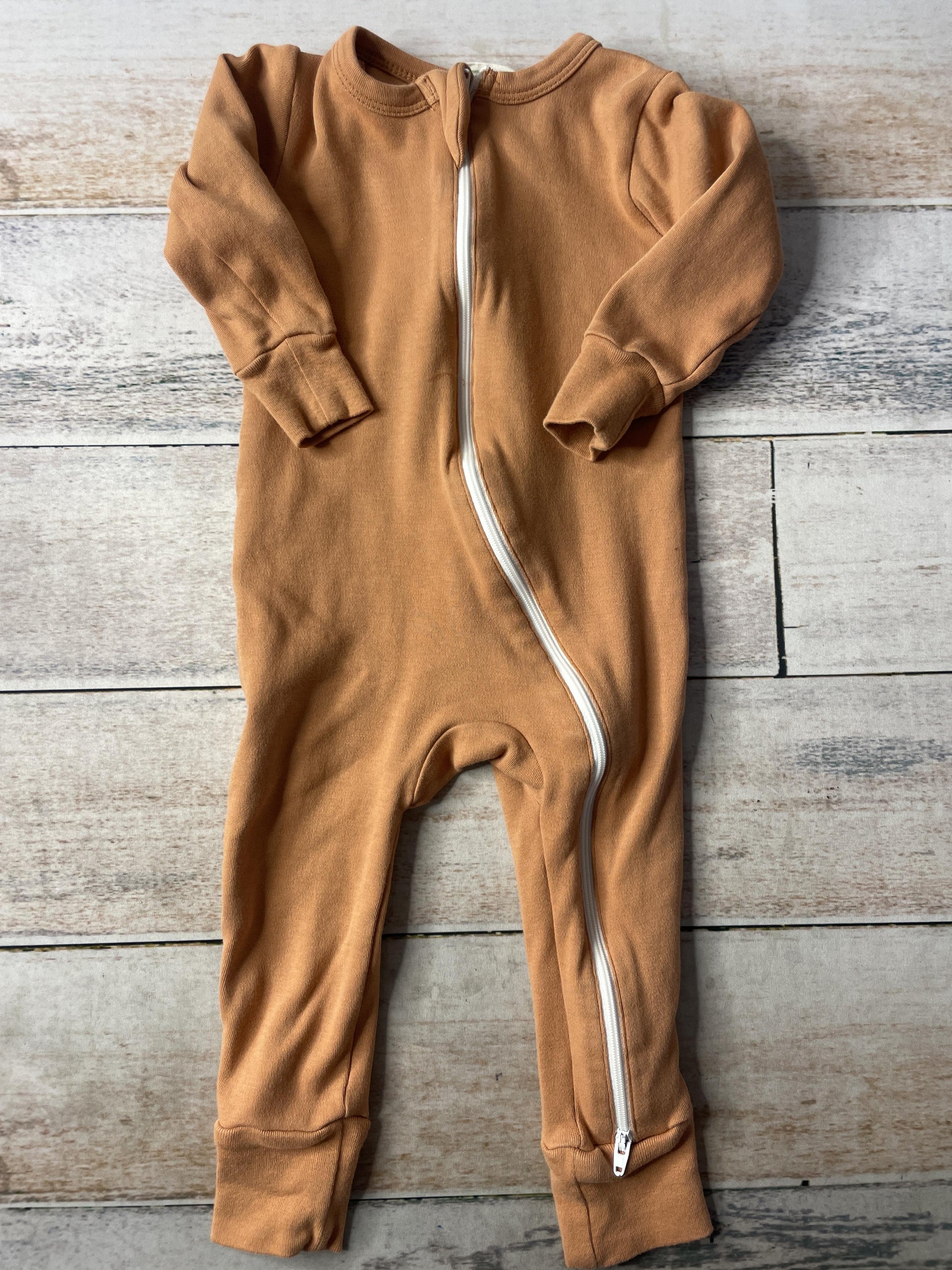 Unisex Long Sleeve Outfit Size: 12-18 months