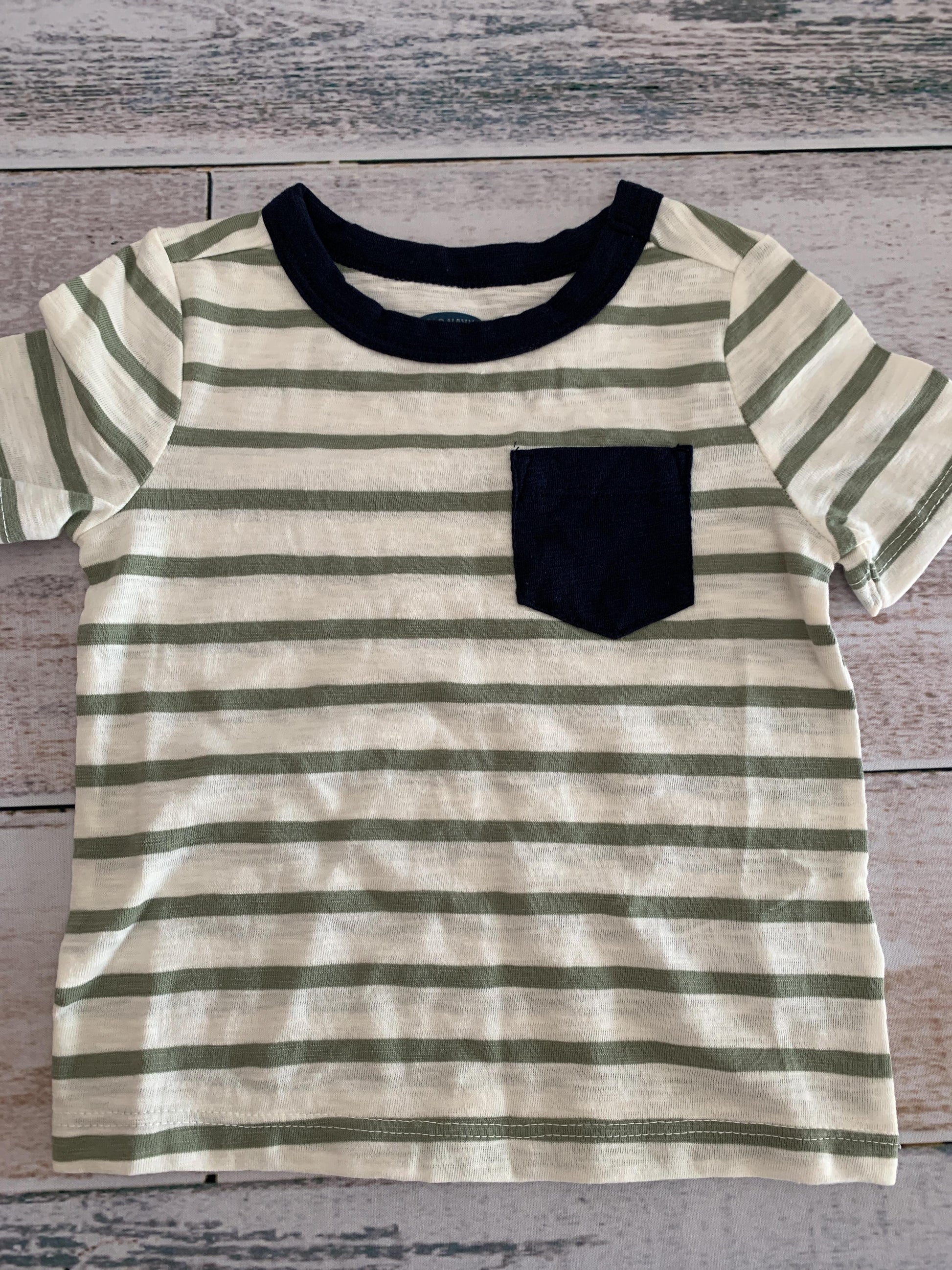 Old Navy Boys T-Shirt Size: 12-18 months