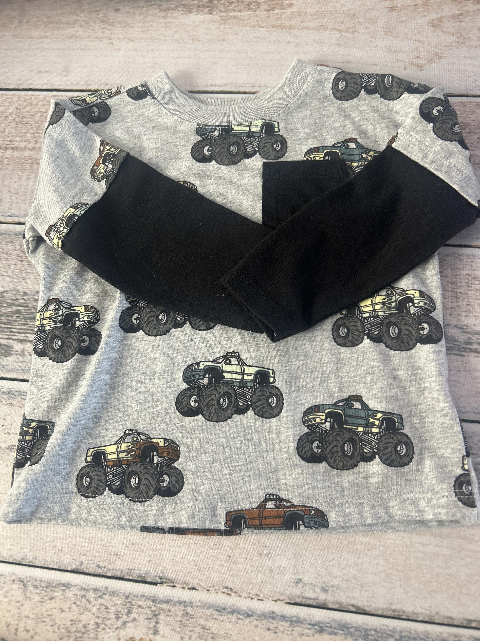 Boys Long Sleeve T-Shirt Size: 12-18 months