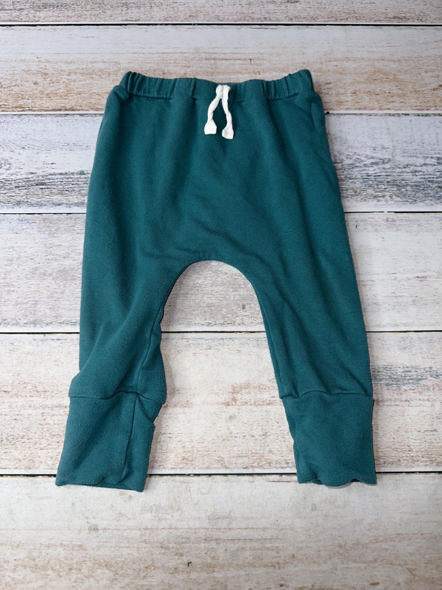 BabySprouts co Unisex Pants Size: 12-18 months