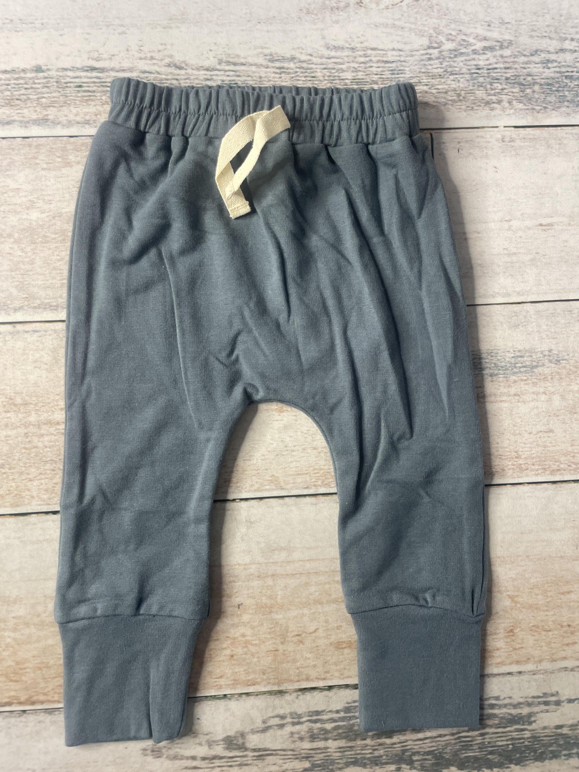 BabySprouts co Unisex Pants Size: 12-18 months