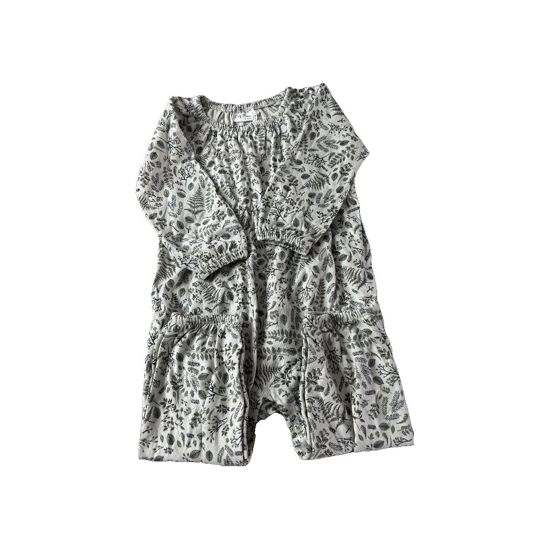 Unisex Long Sleeve Outfit Size: 12-18 months