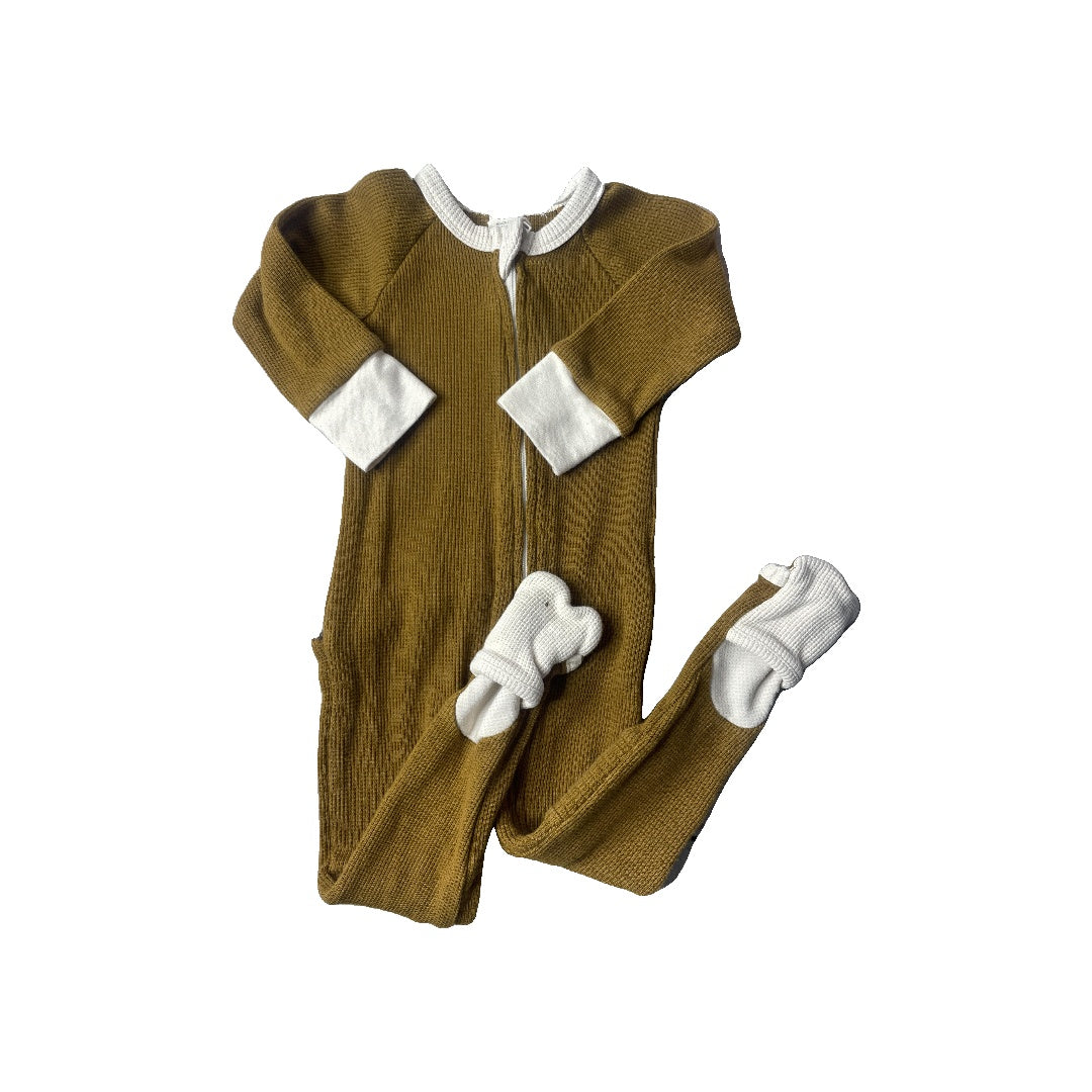 Unisex Long Sleeve Outfit Size: 12-18 months