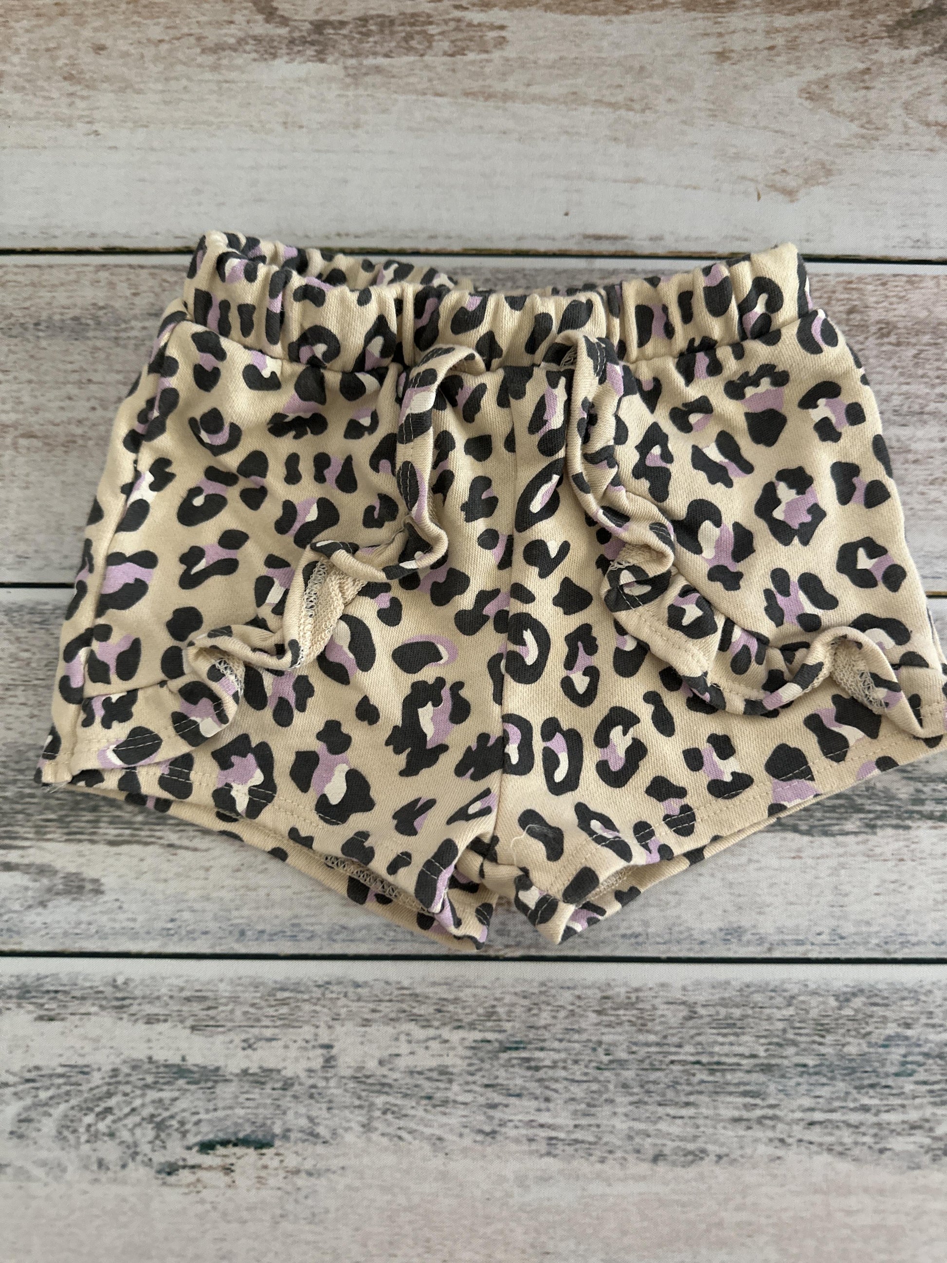 Grayson mini Unisex Shorts Size: 12-18 months