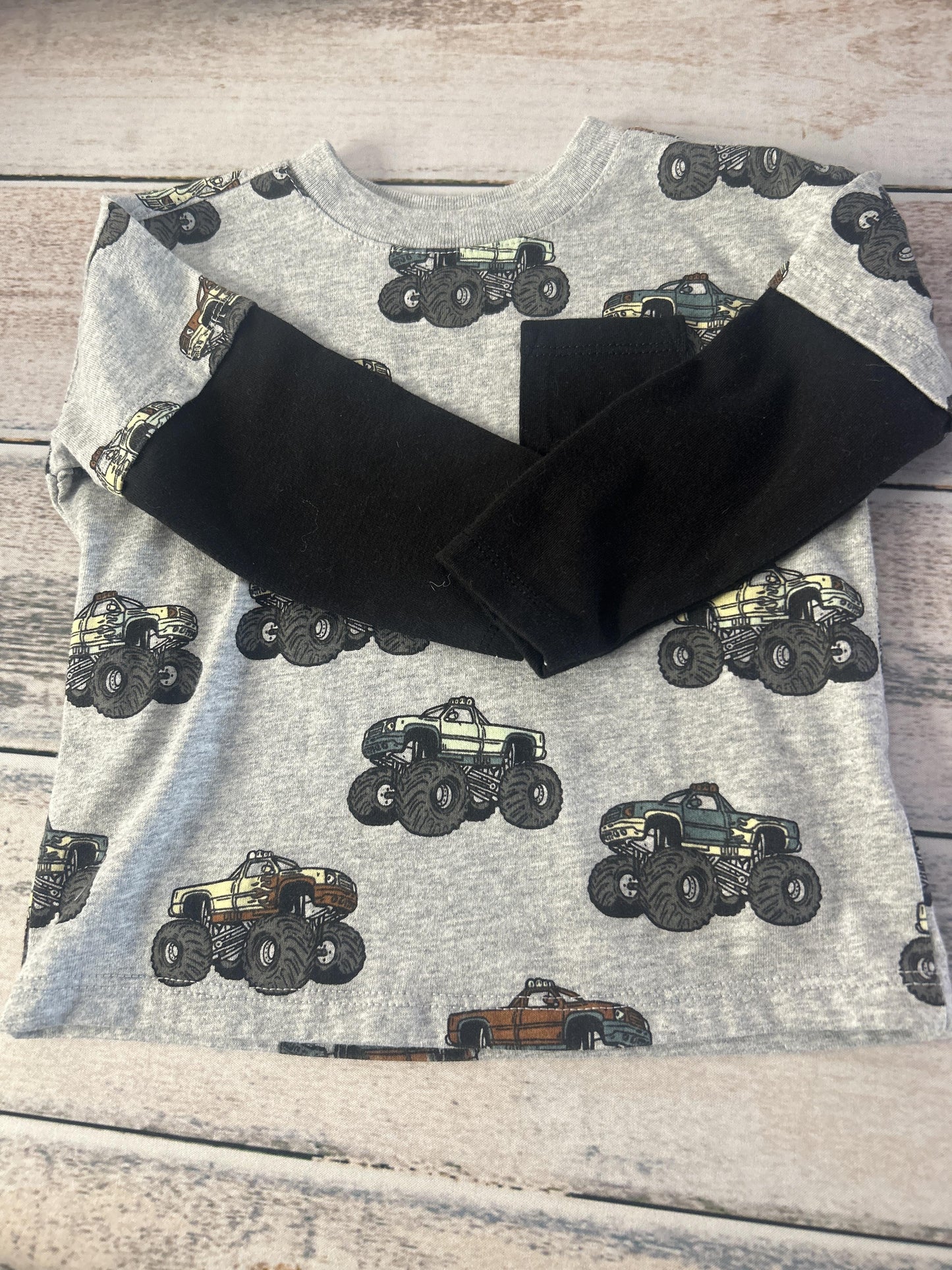 Boys Long Sleeve T-Shirt Size: 12-18 months