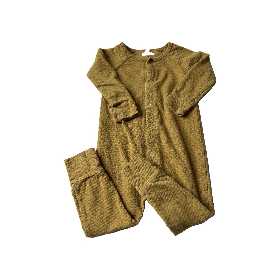 Quincy Mae Unisex Long Sleeve Outfit Size: 12-18 months