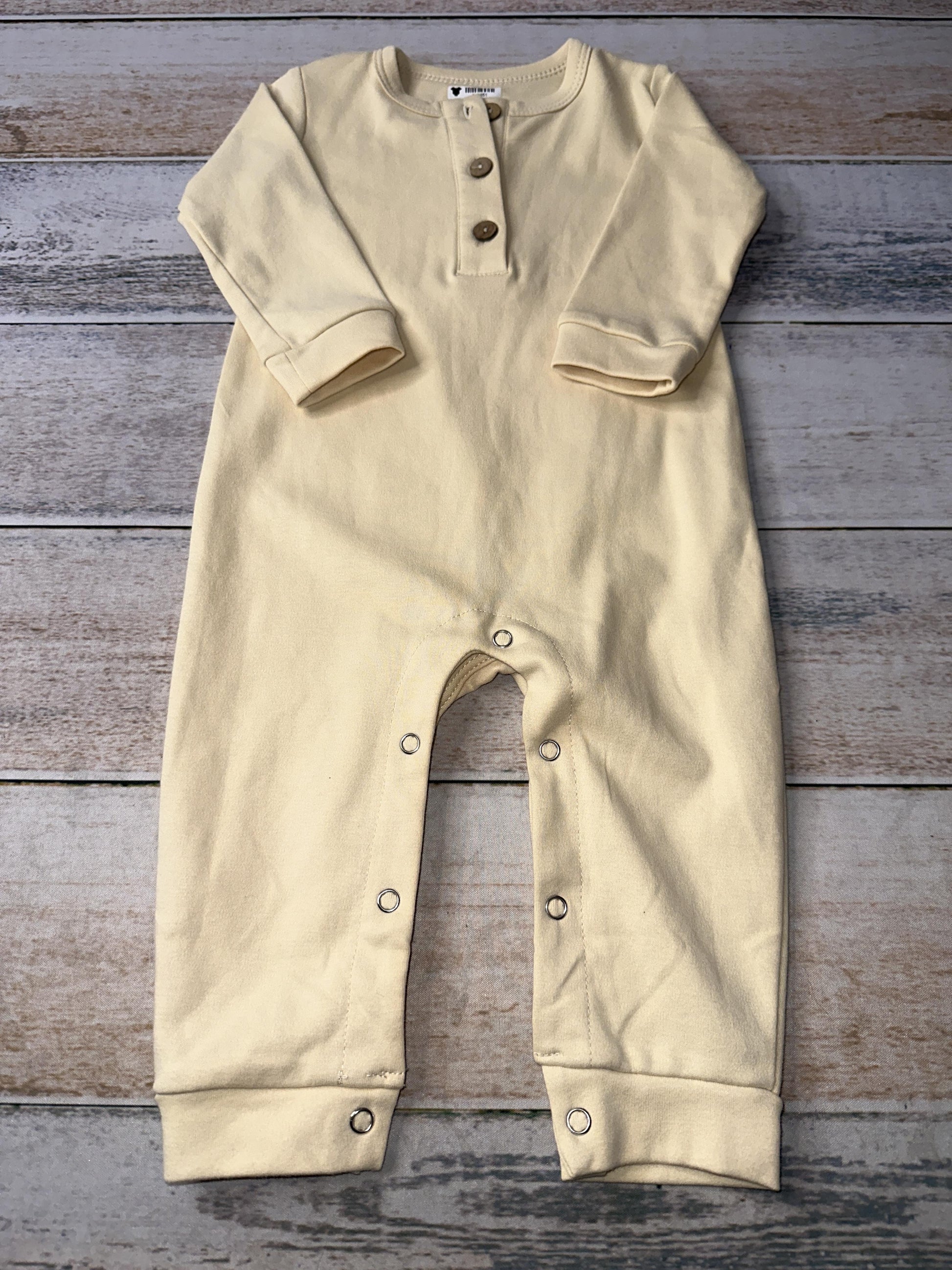 Unisex Long Sleeve Outfit Size: 12 months