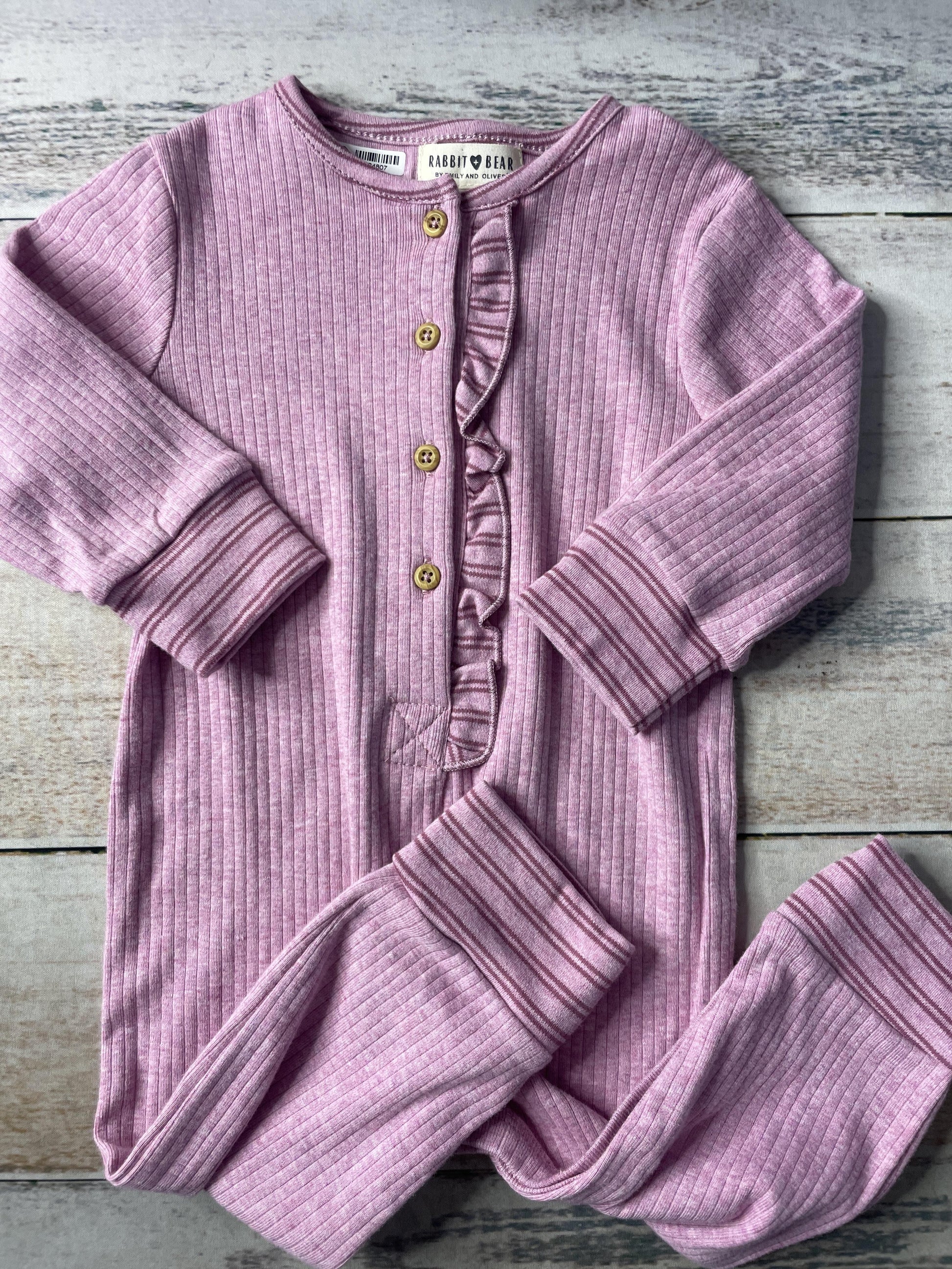 Unisex Long Sleeve Outfit Size: 12 months