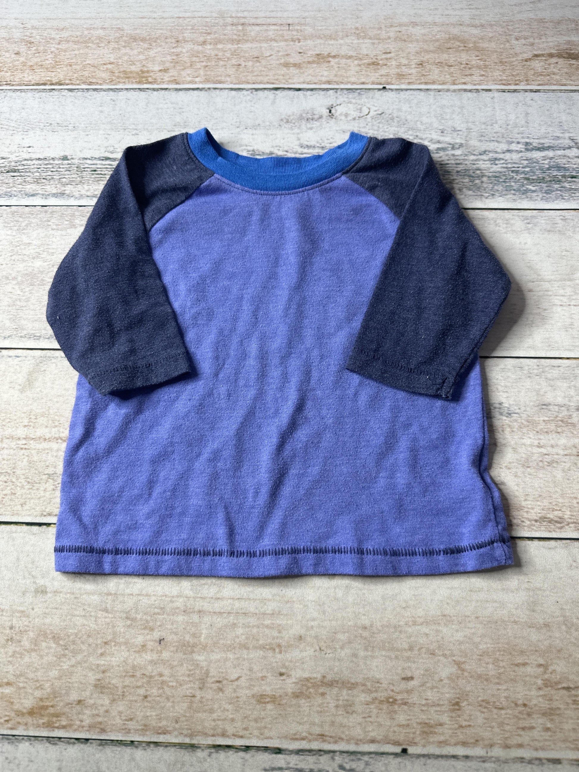 Old Navy Unisex Long Sleeve T-Shirt Size: 18-24 months