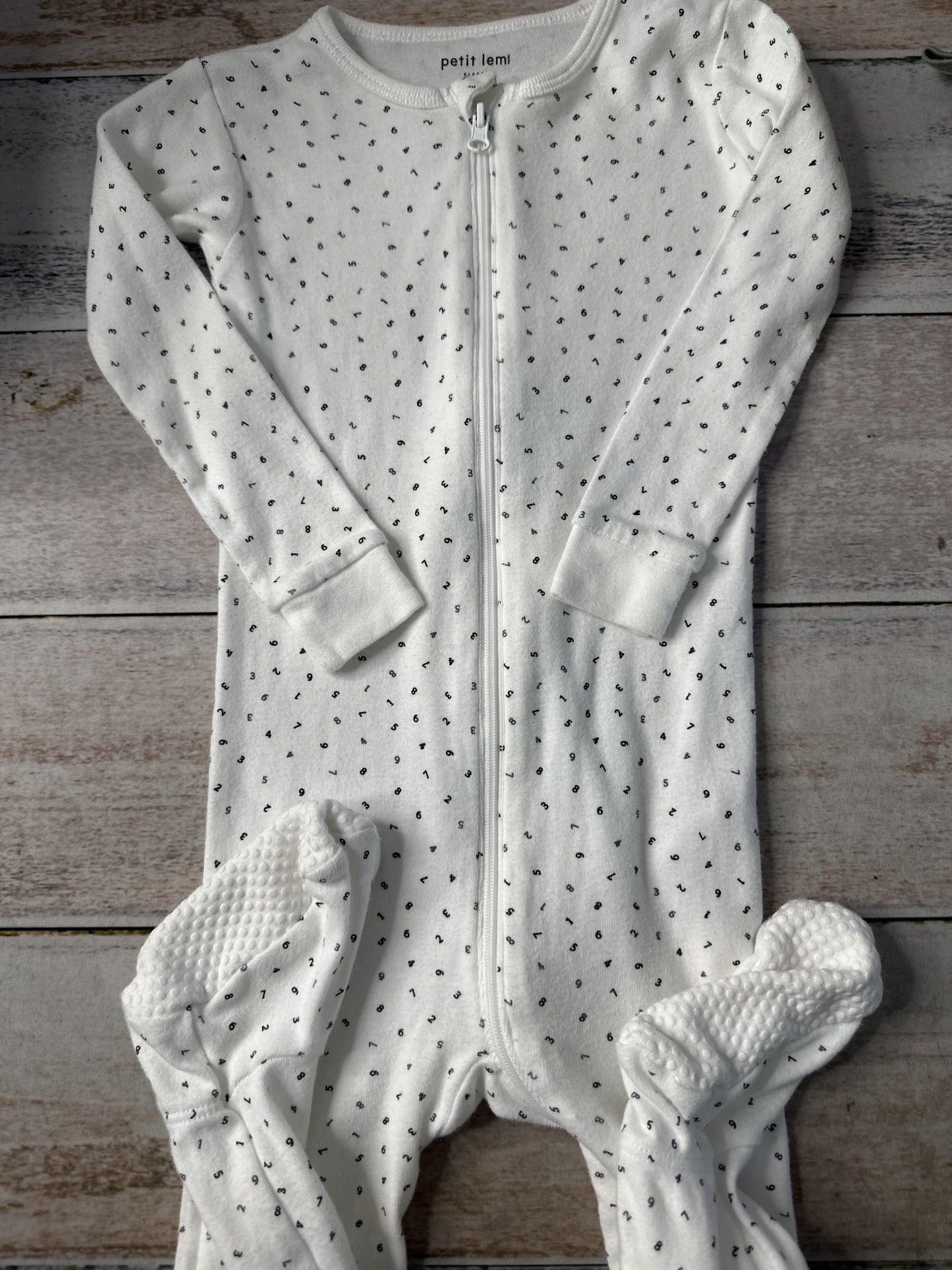Unisex 1-piece footed Pajamas Size: 18-24 months
