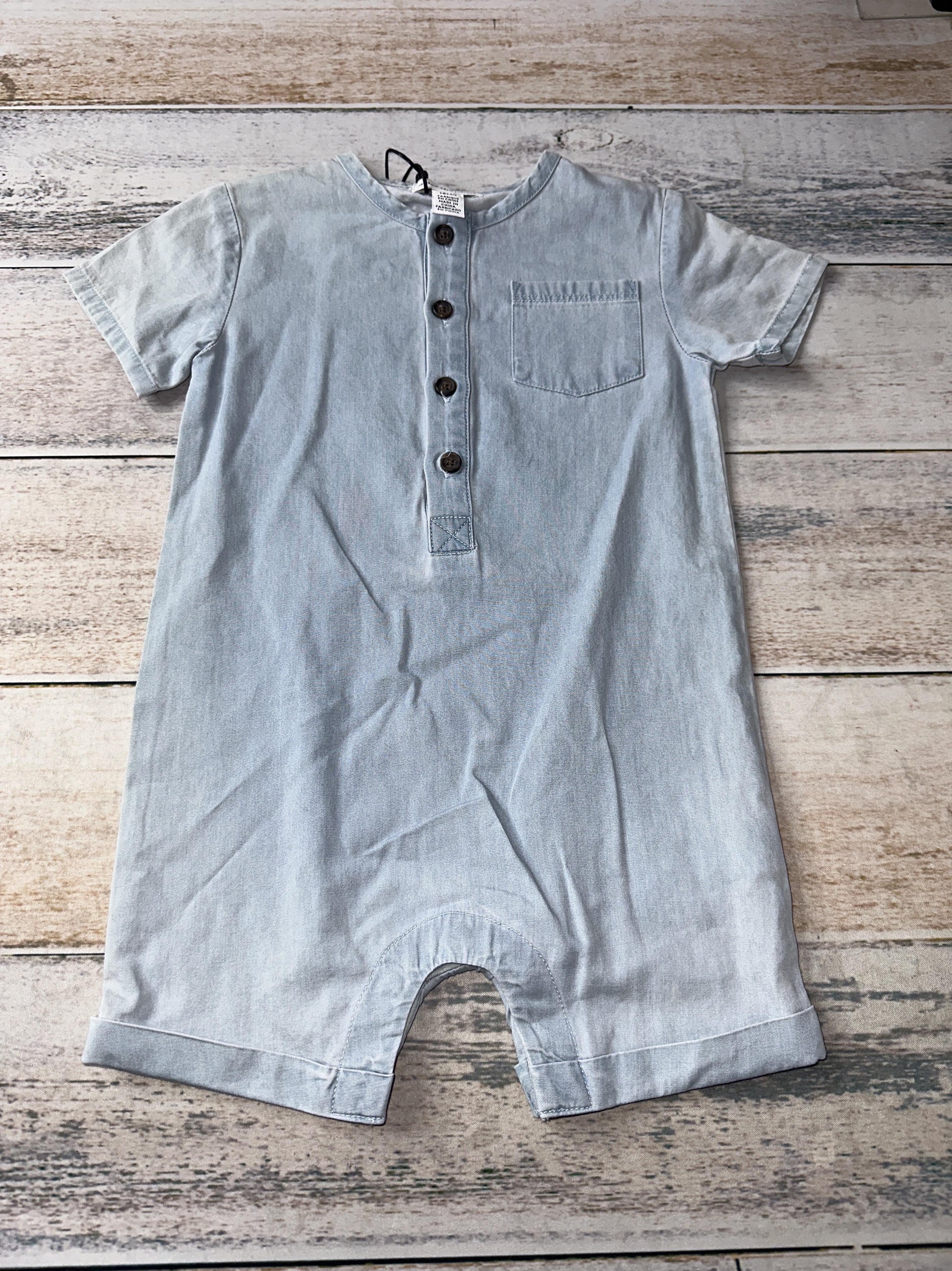 Unisex Romper Size: 18 months