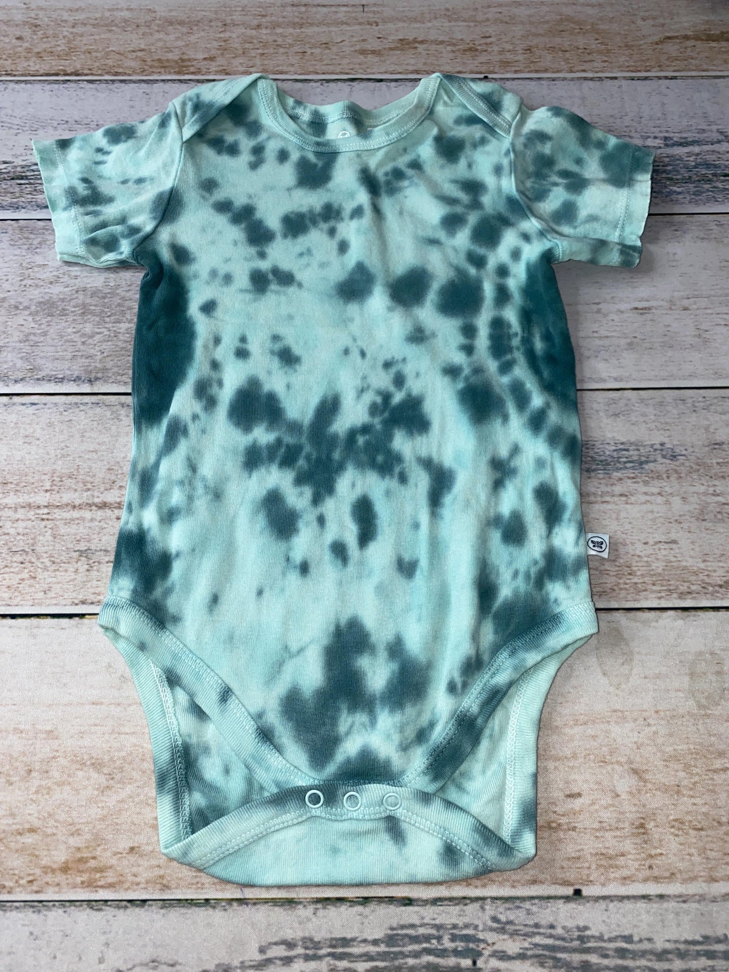 Honest co Unisex Onesie Size: 18 months