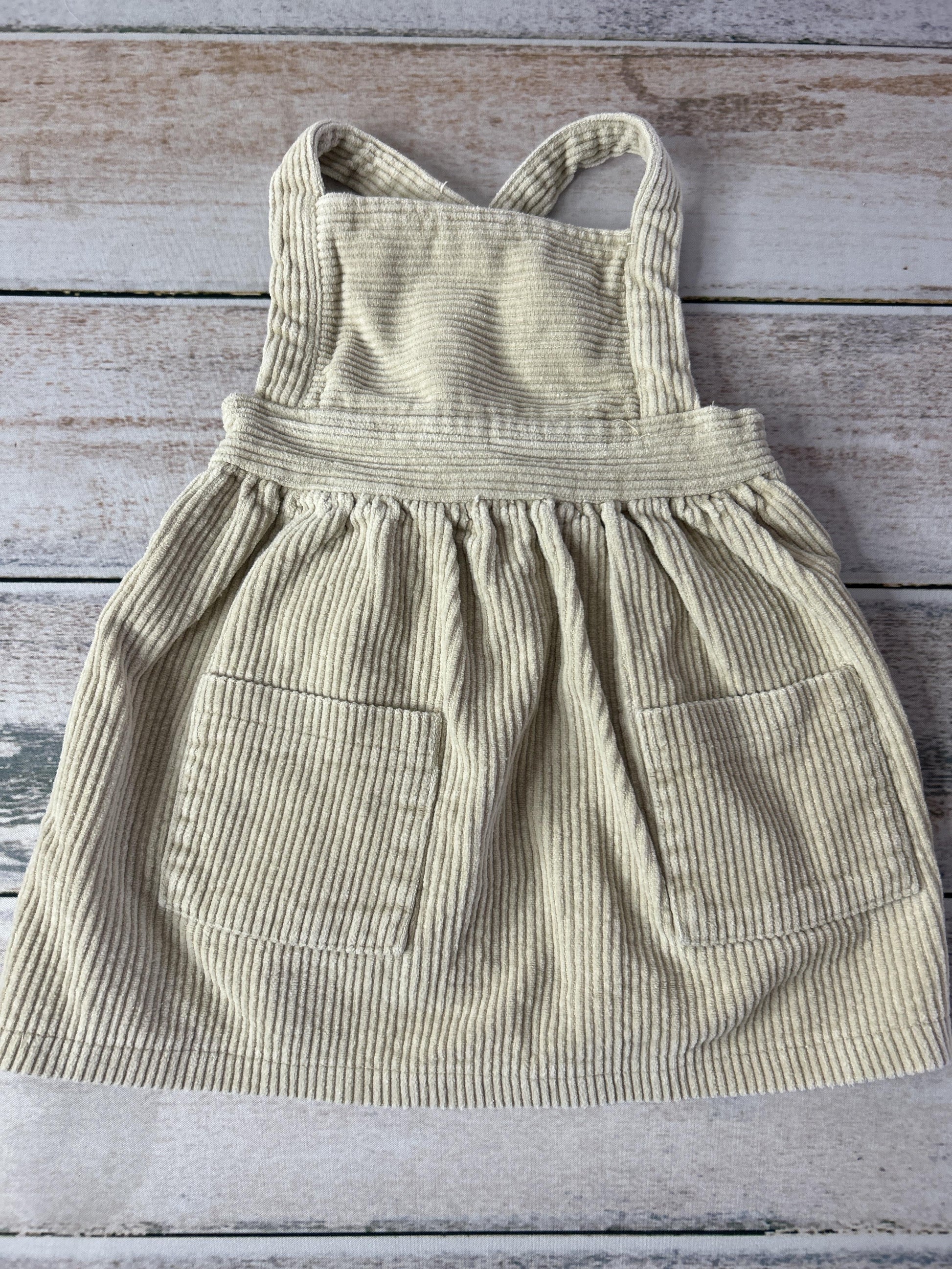 Girls Dress Size: 18 months