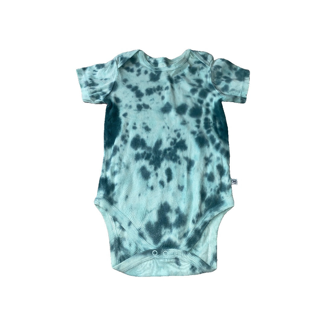 Honest co Unisex Onesie Size: 18 months